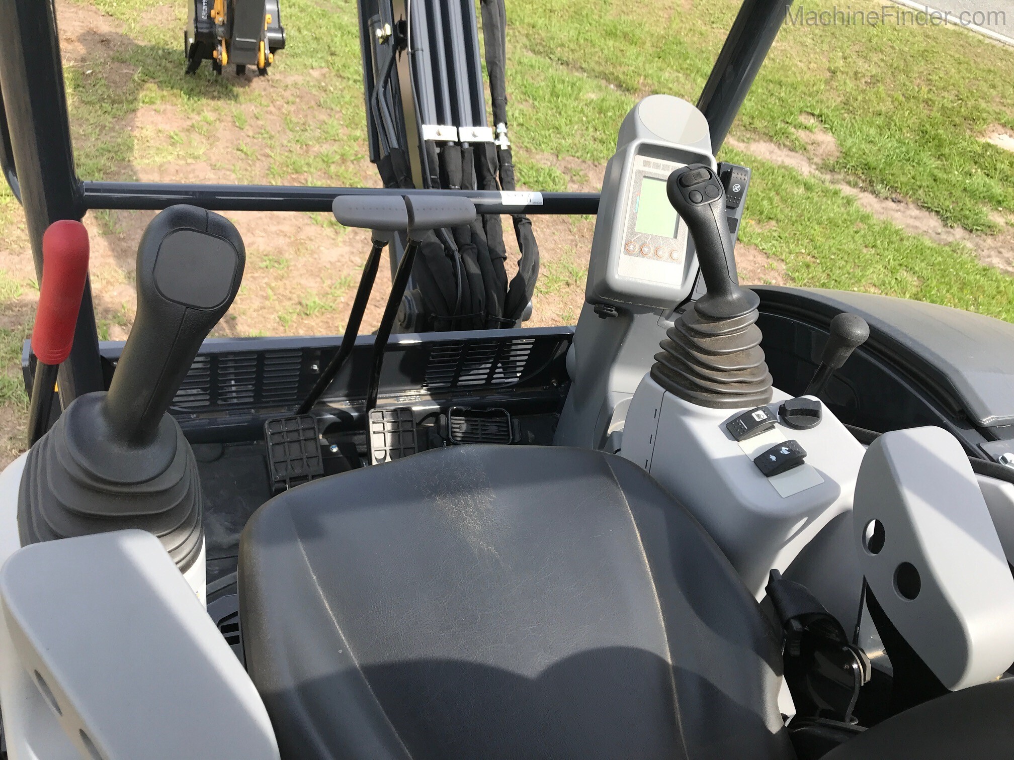 2020 John Deere 35G Image 7