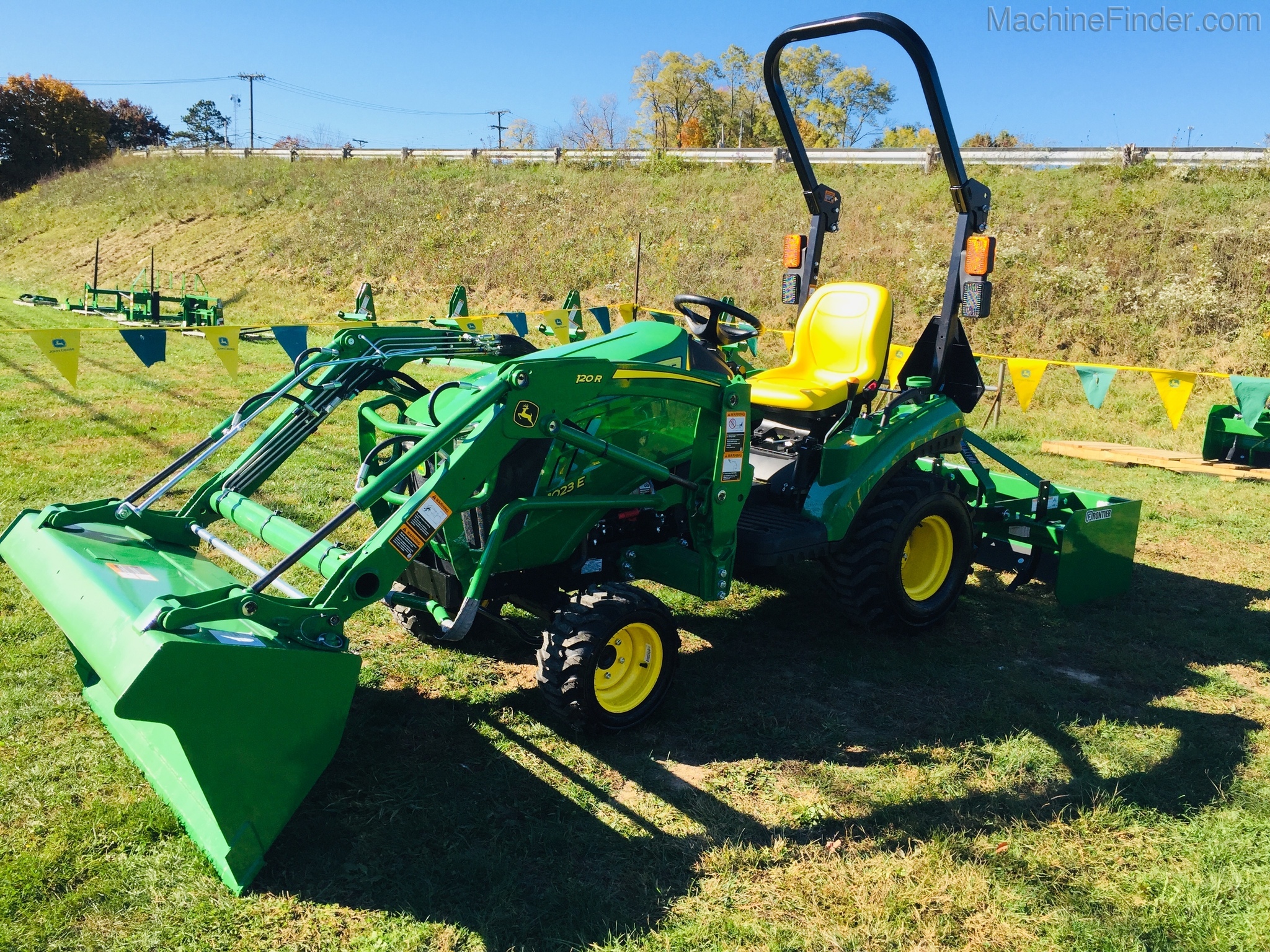 2020 John Deere 1023E Image 2