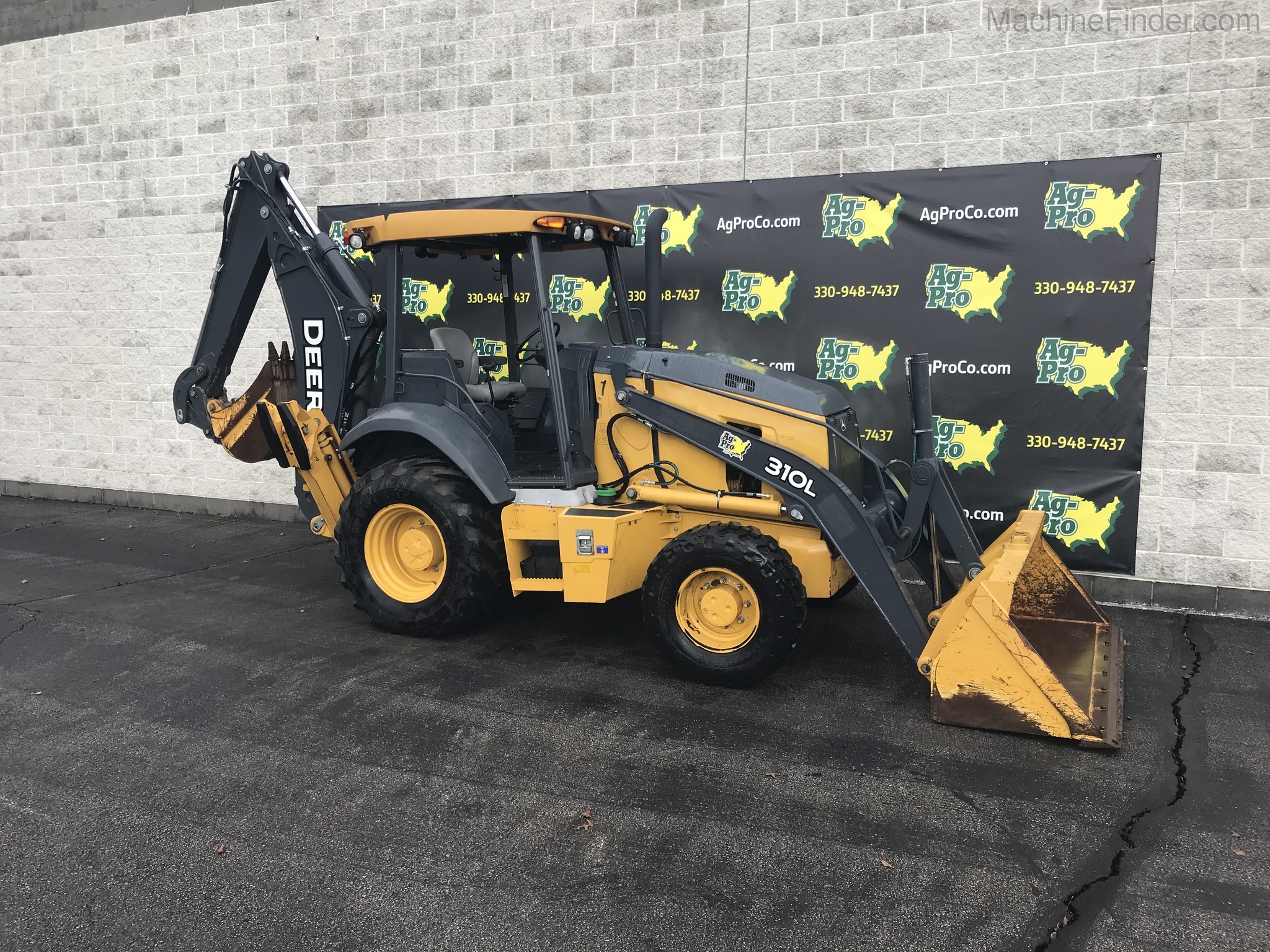 2017 John Deere 310L Image 4