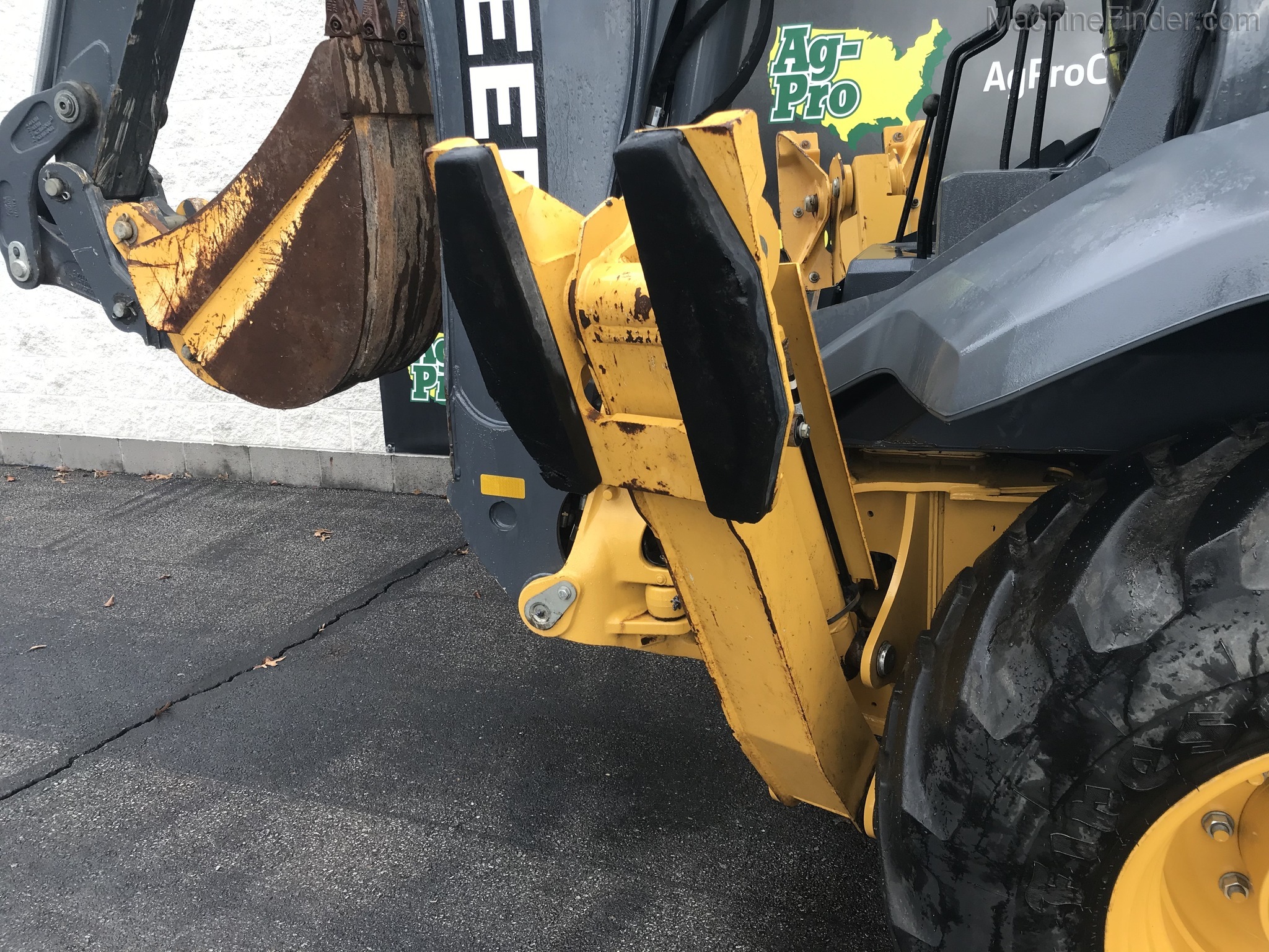 2017 John Deere 310L Image 8