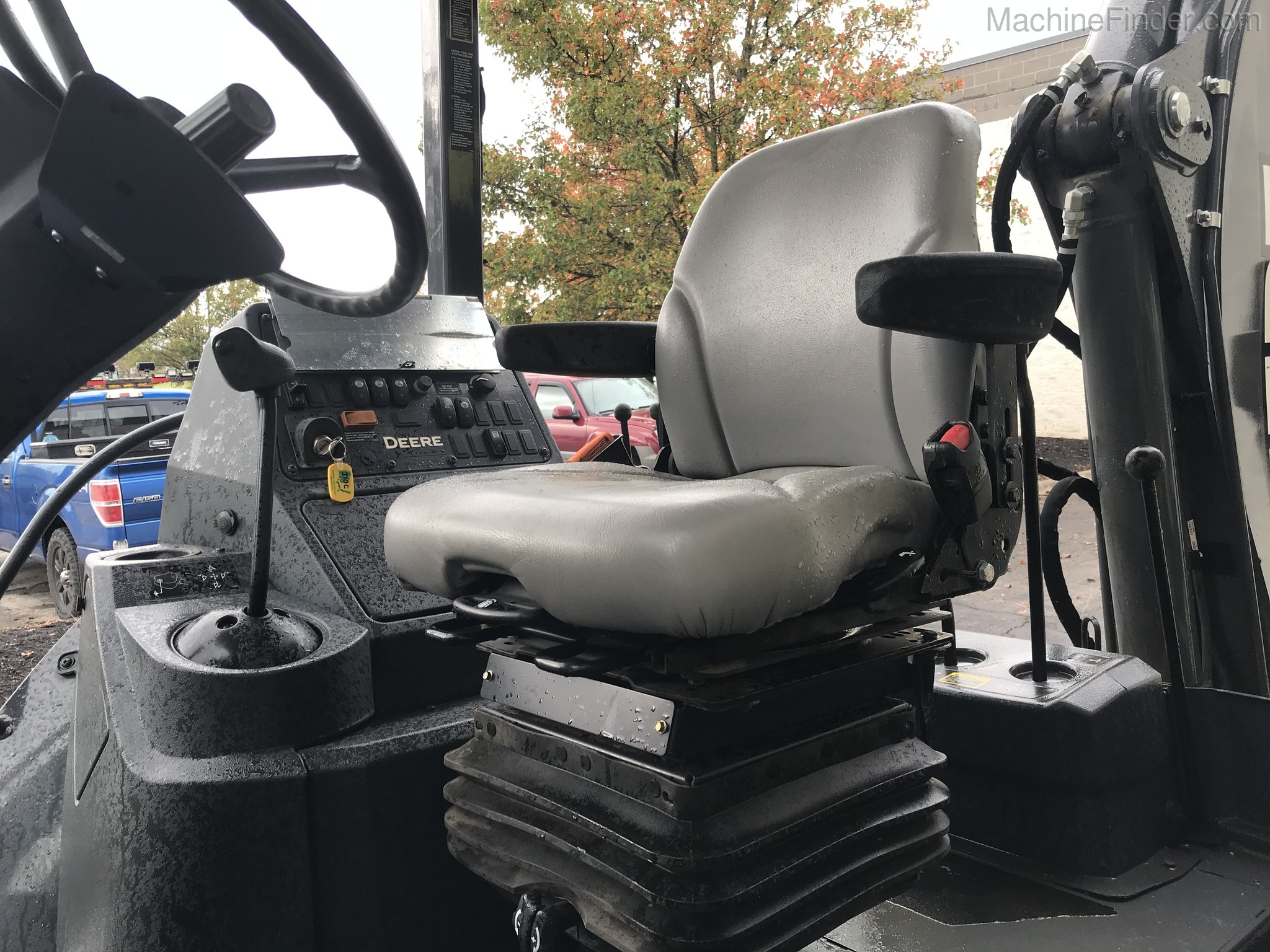 2017 John Deere 310L Image 14