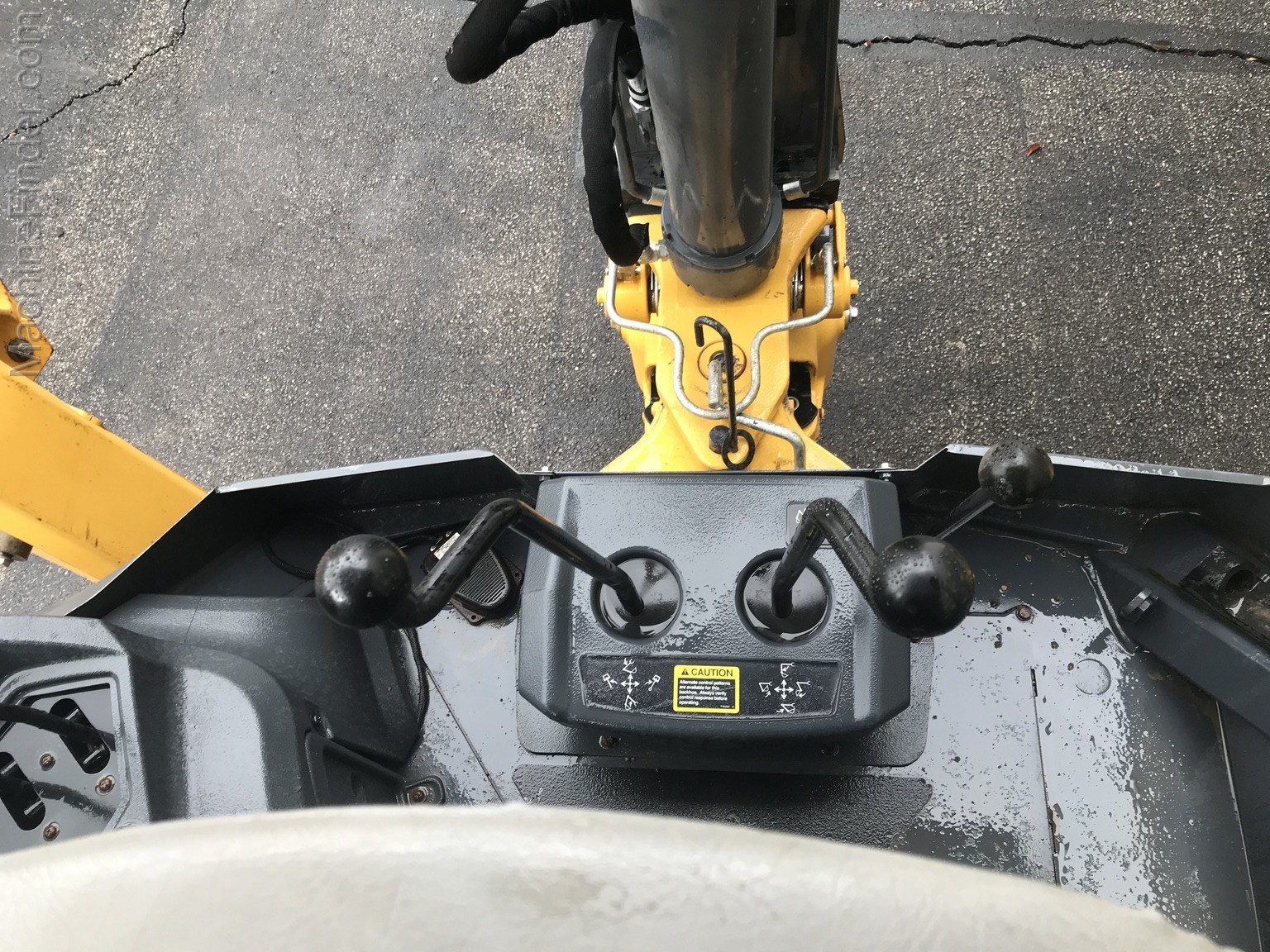 2017 John Deere 310L Image 15