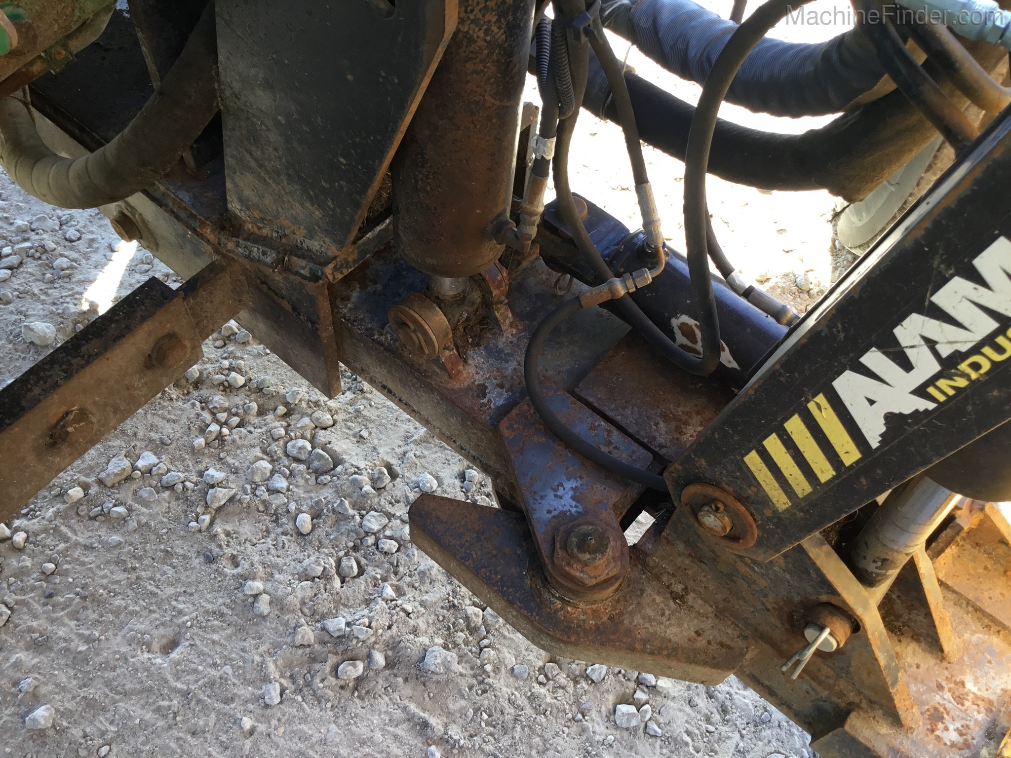 2005 John Deere 6320L Image 17