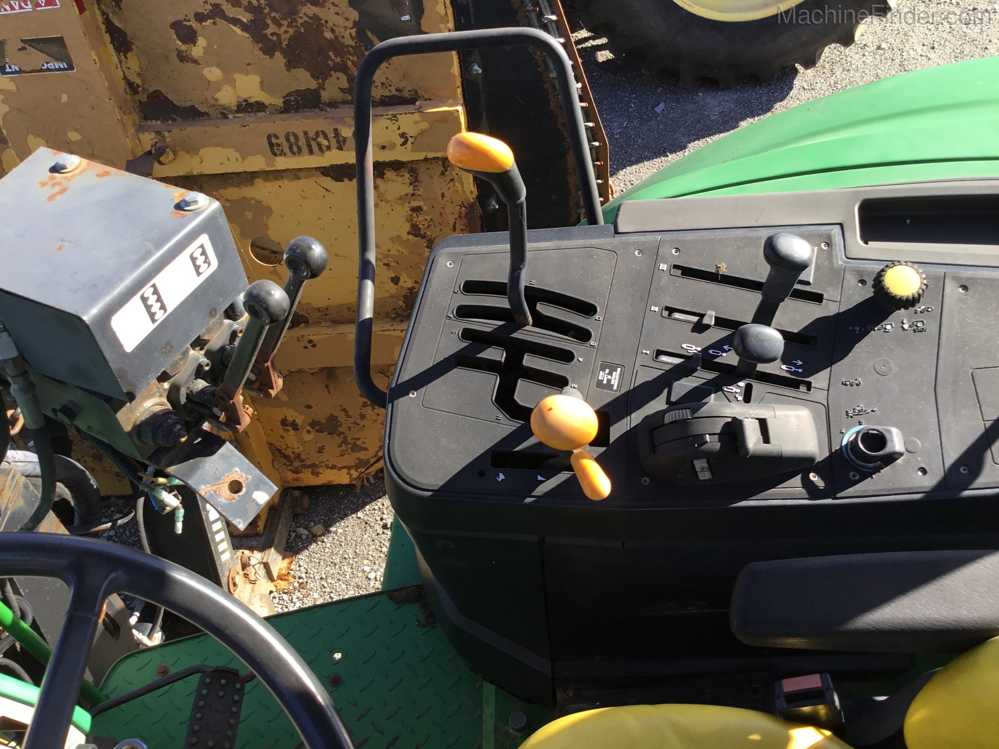 2005 John Deere 6320L Image 6