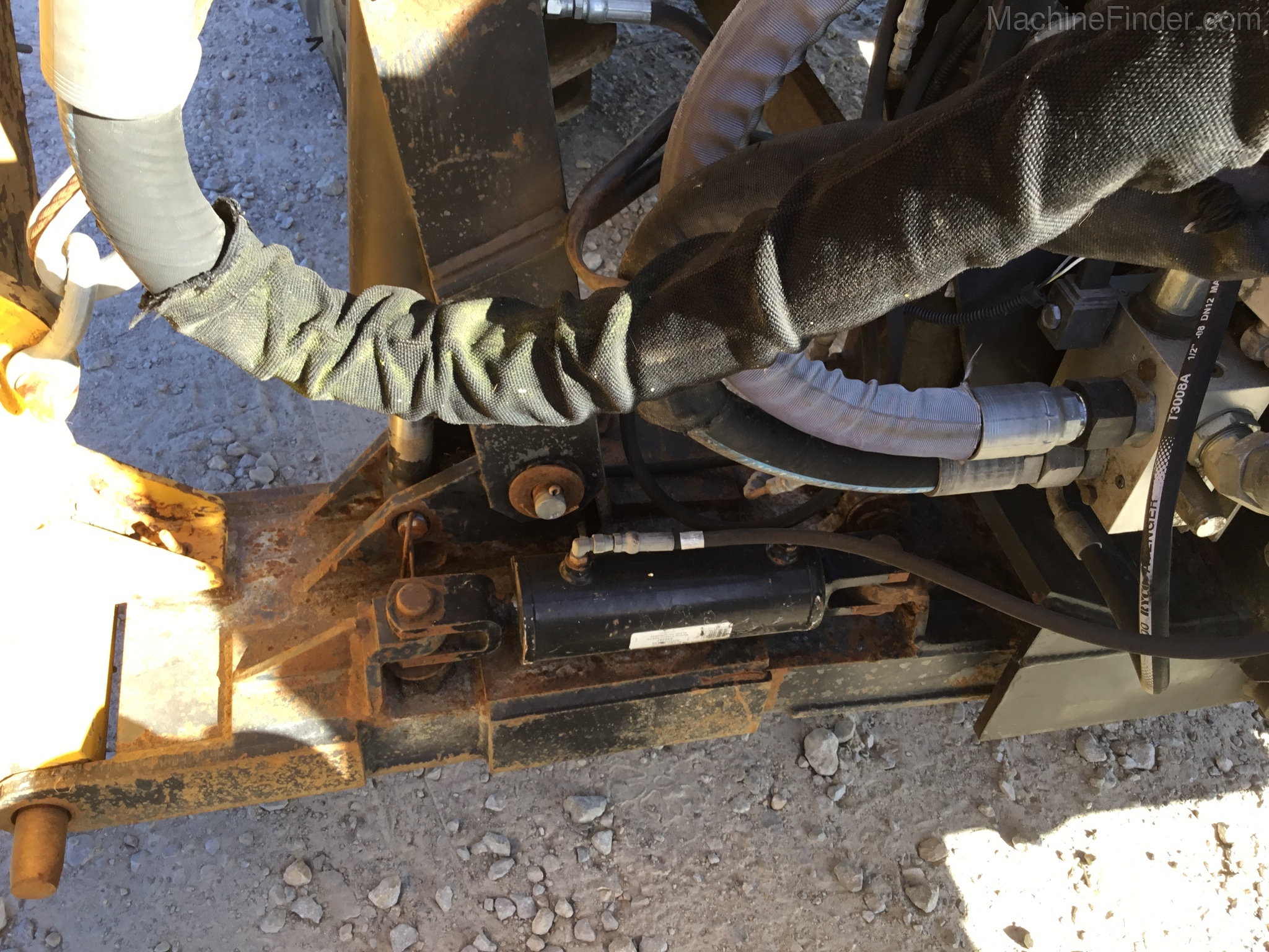 2005 John Deere 6320L Image 15