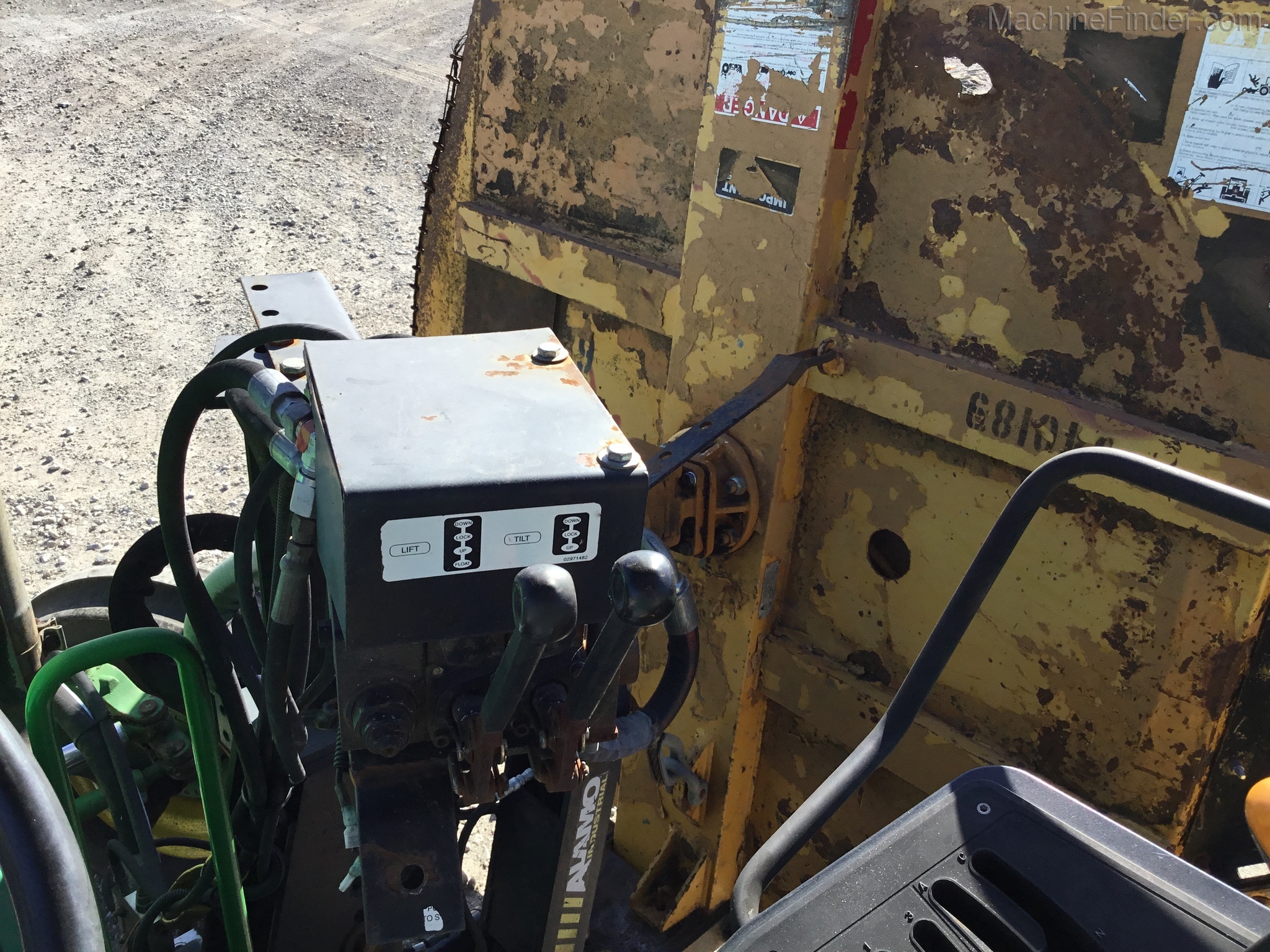 2005 John Deere 6320L Image 10