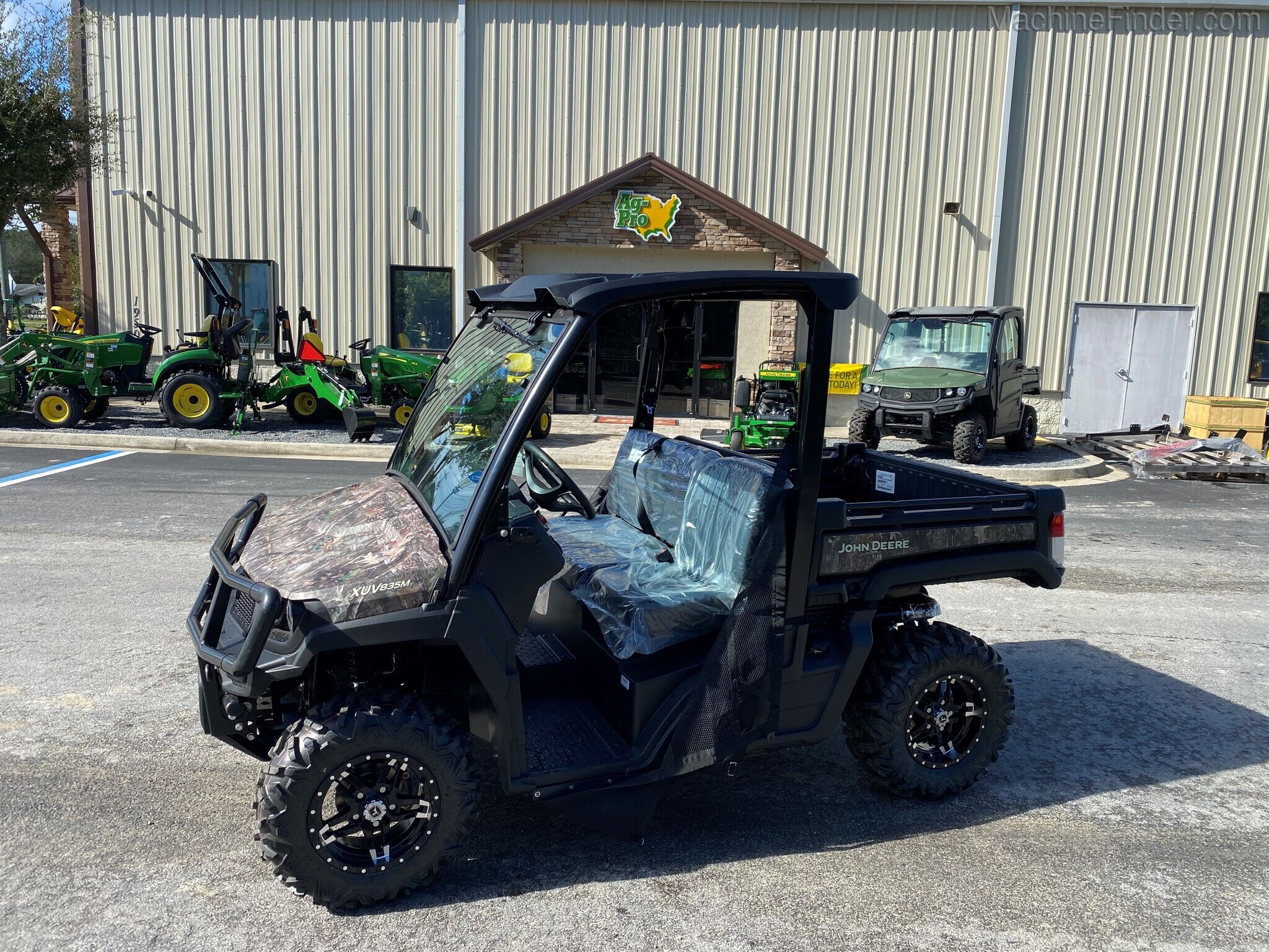 2021 John Deere 835M Image 1