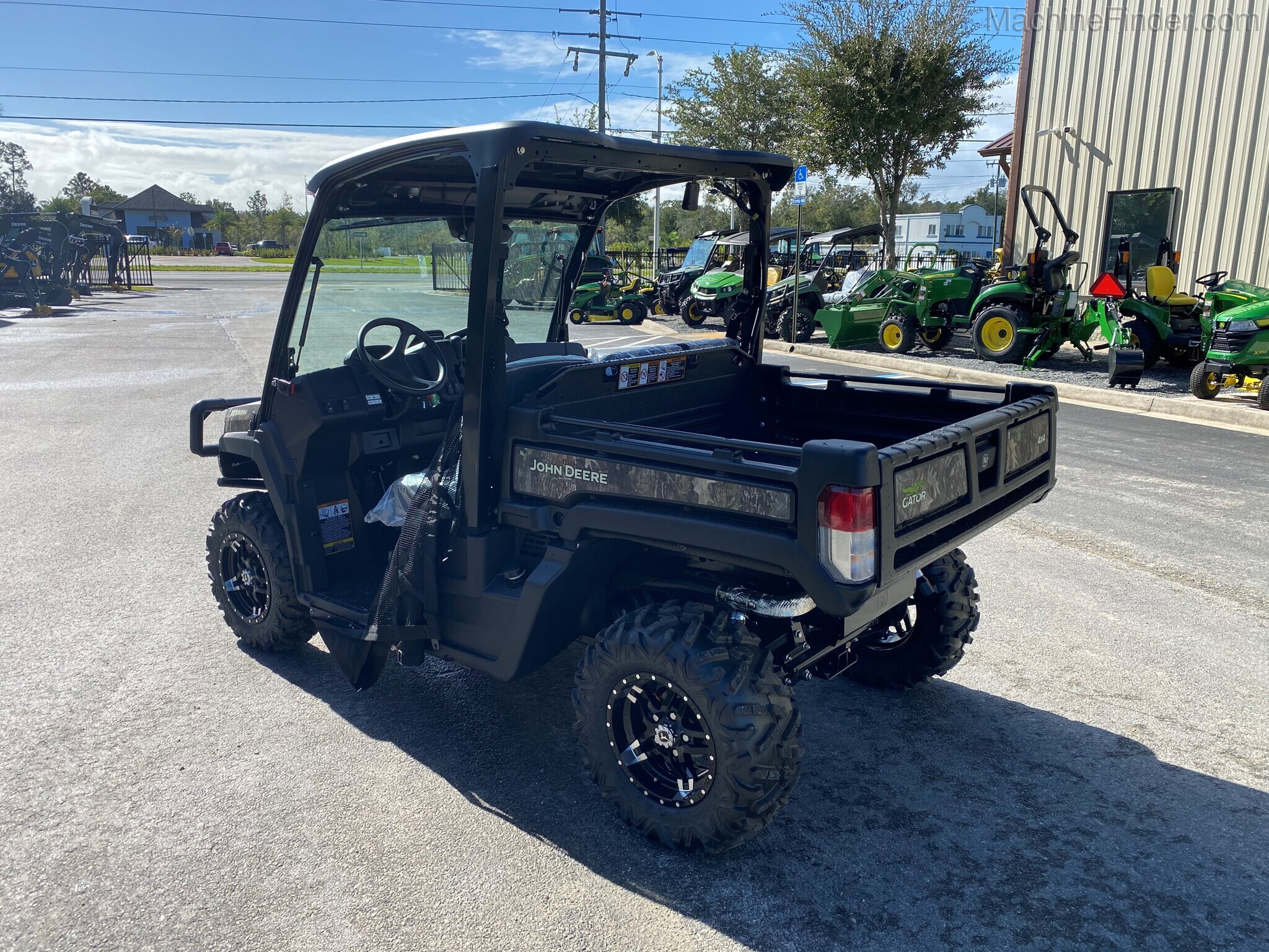 2021 John Deere 835M Image 6