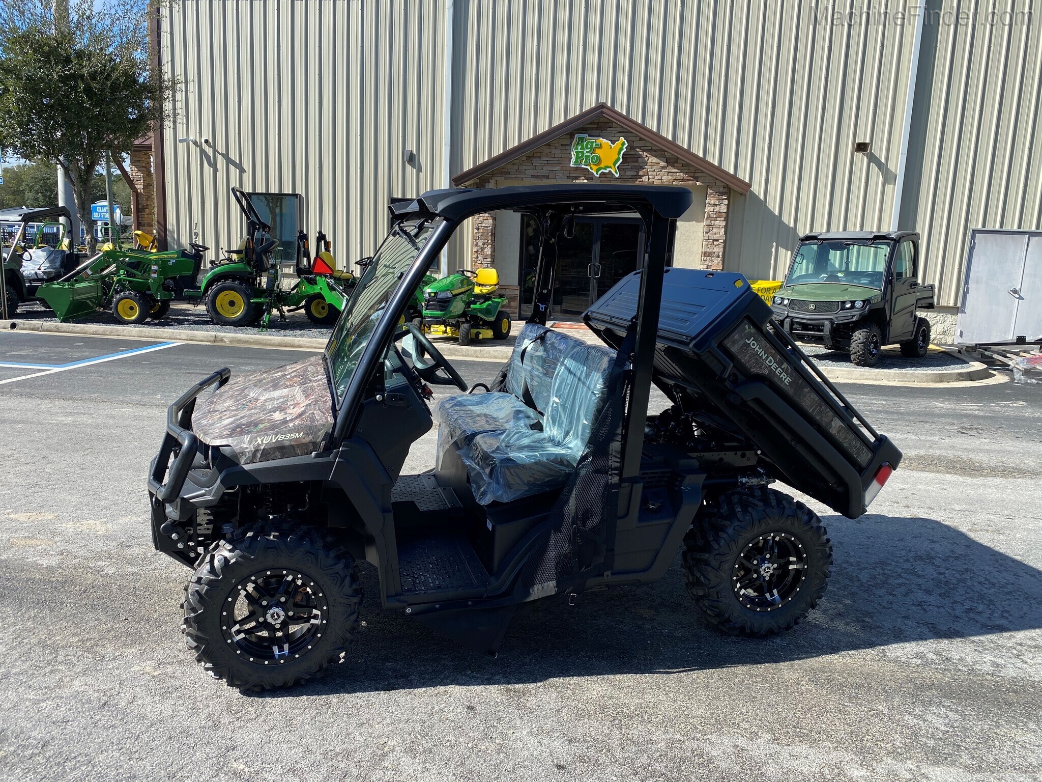 2021 John Deere 835M Image 7