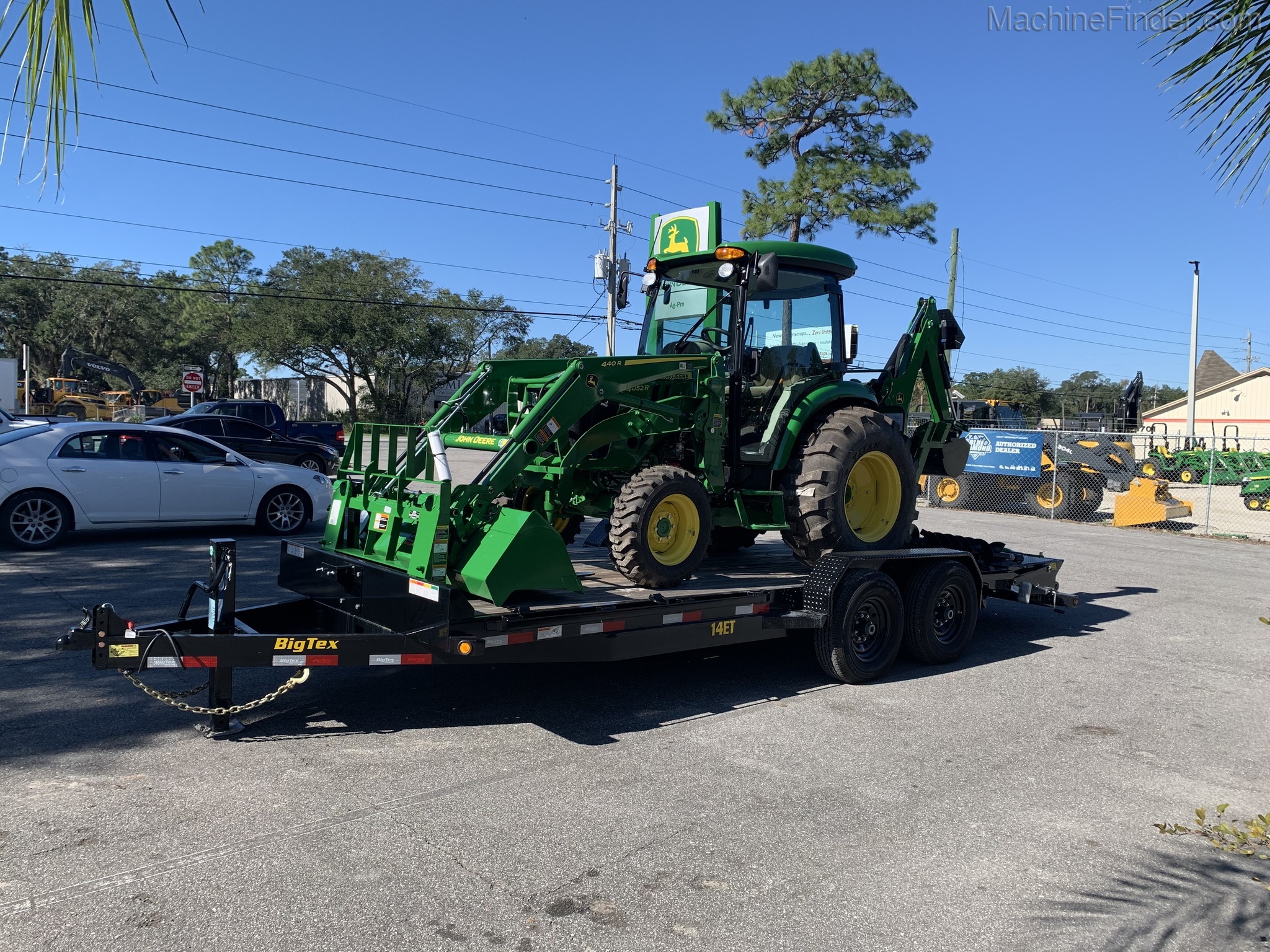 2020 John Deere 4052R Image 2