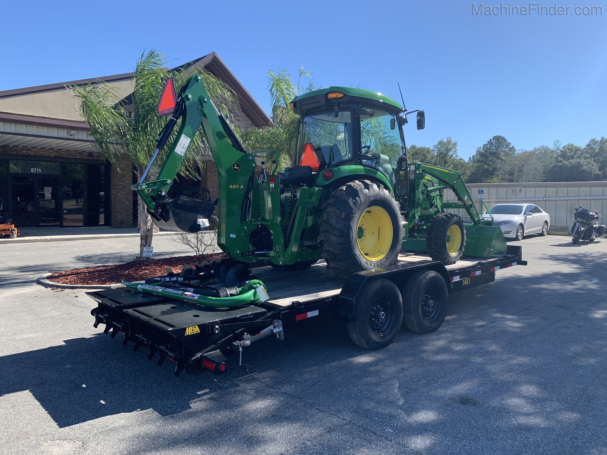 2020 John Deere 4052R Image 5