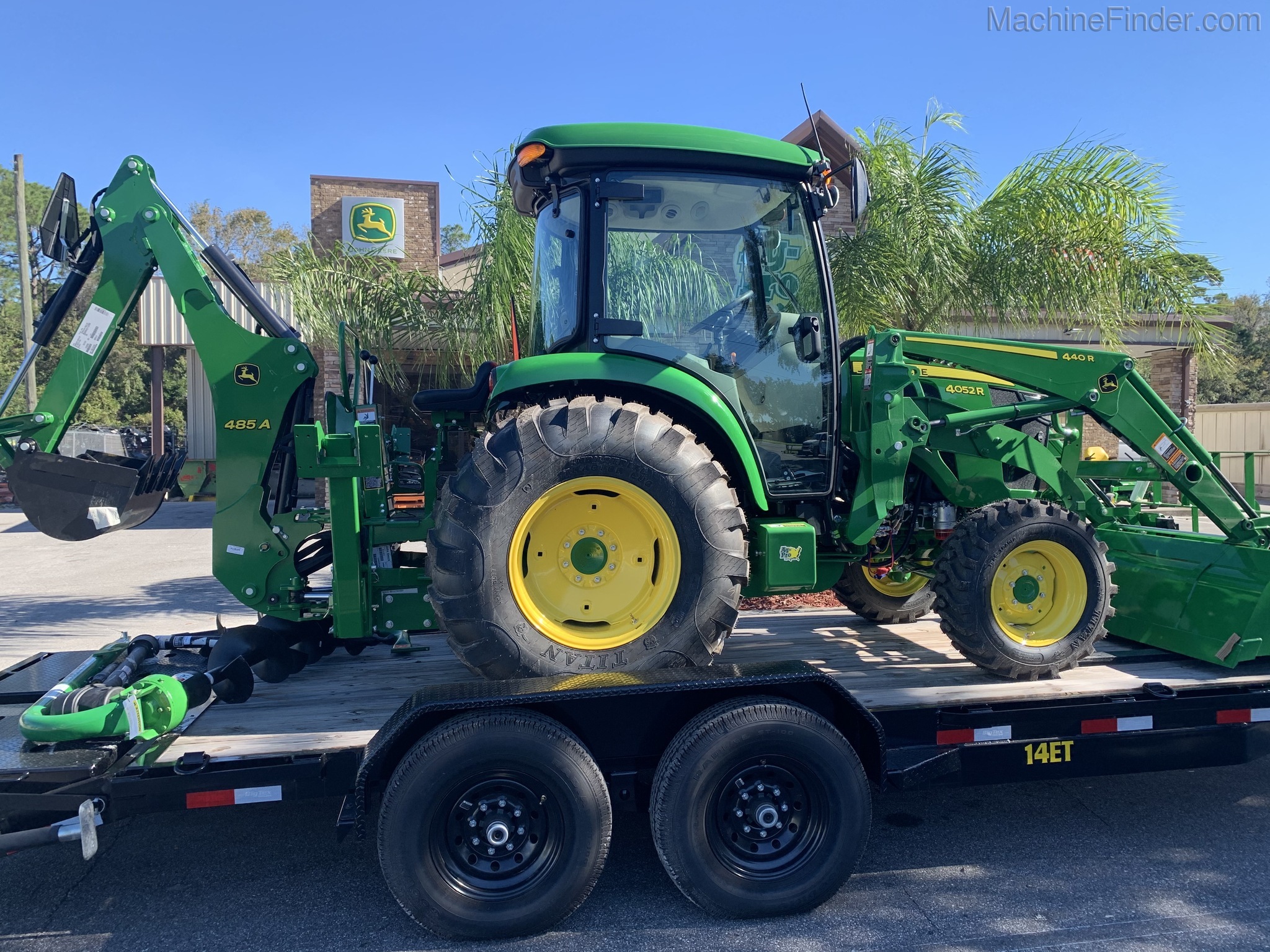 2020 John Deere 4052R Image 6