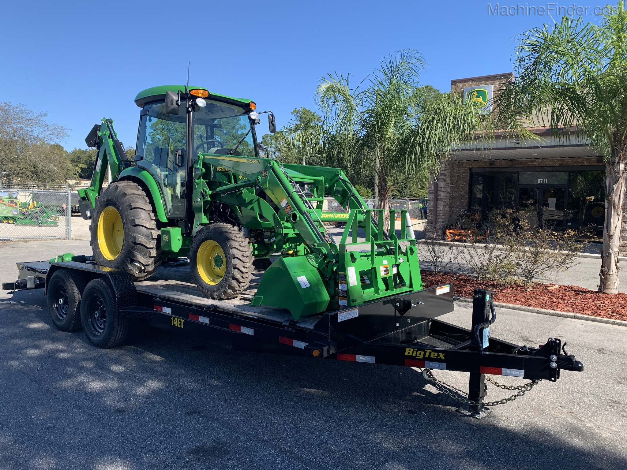 2020 John Deere 4052R Image 7