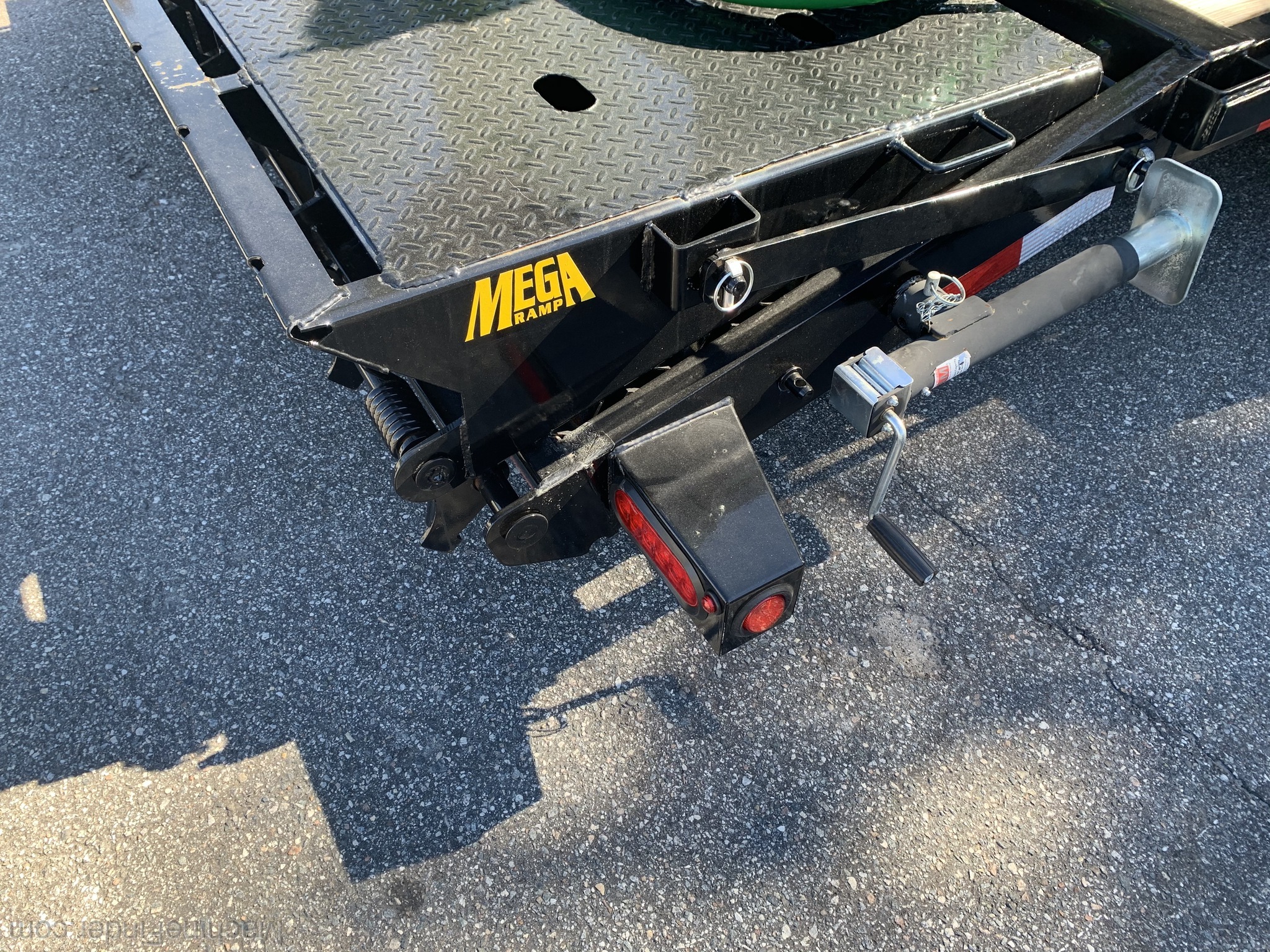 2020 John Deere 4052R Image 9