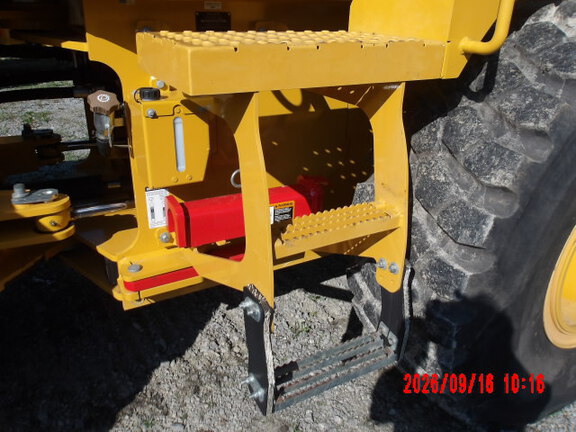 2023 John Deere 544P