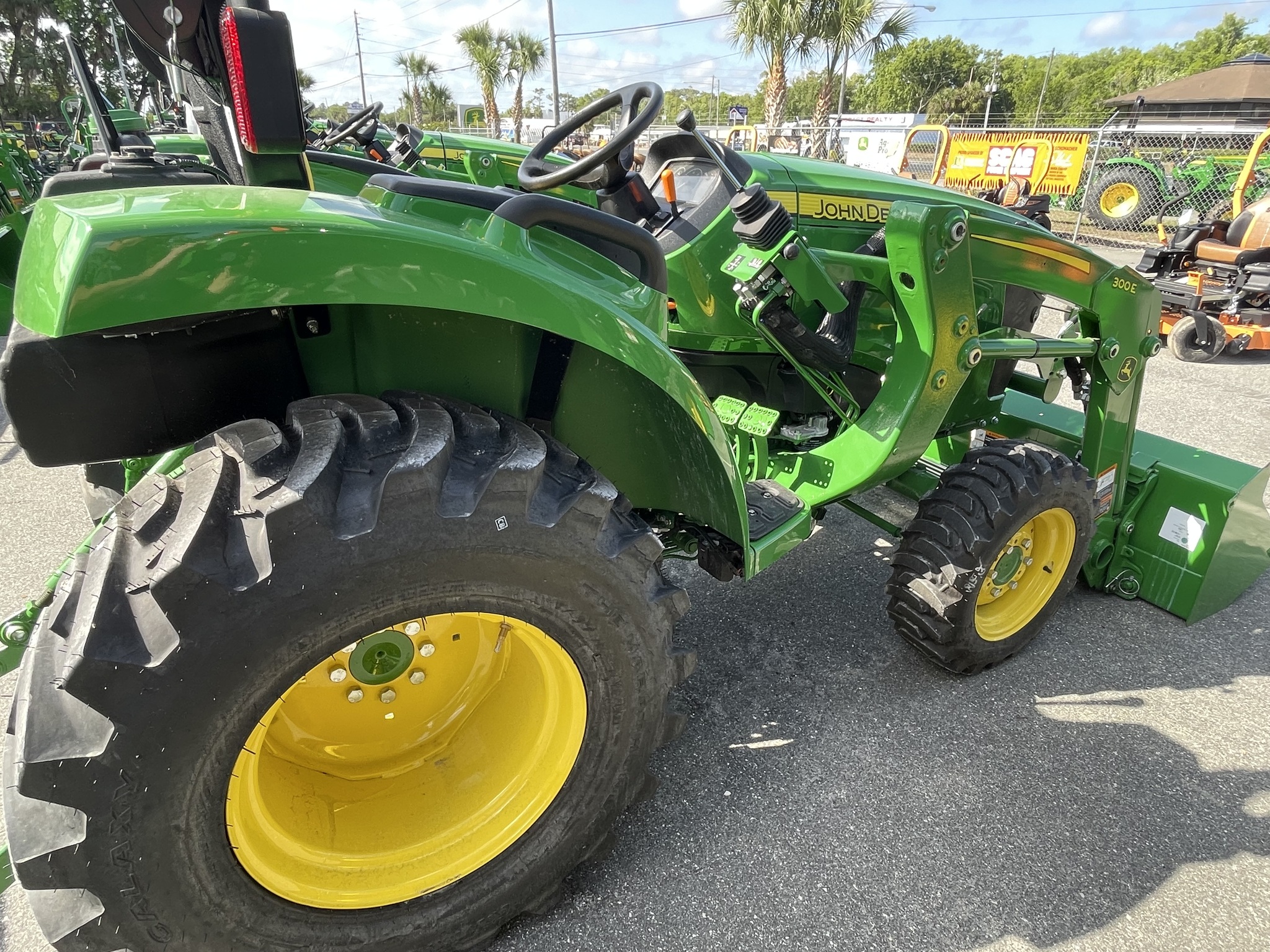 2022 John Deere 3043D Image 1