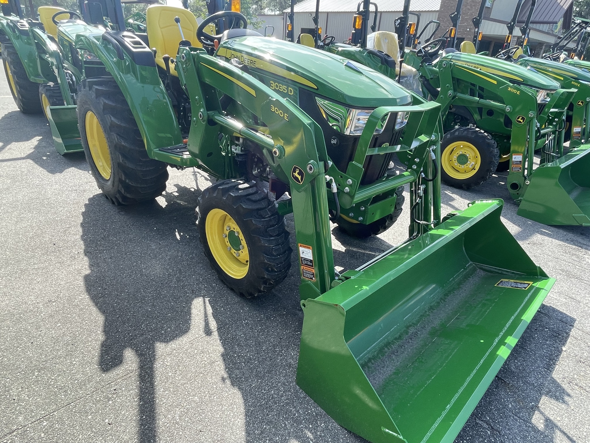 2022 John Deere 3043D Image 5
