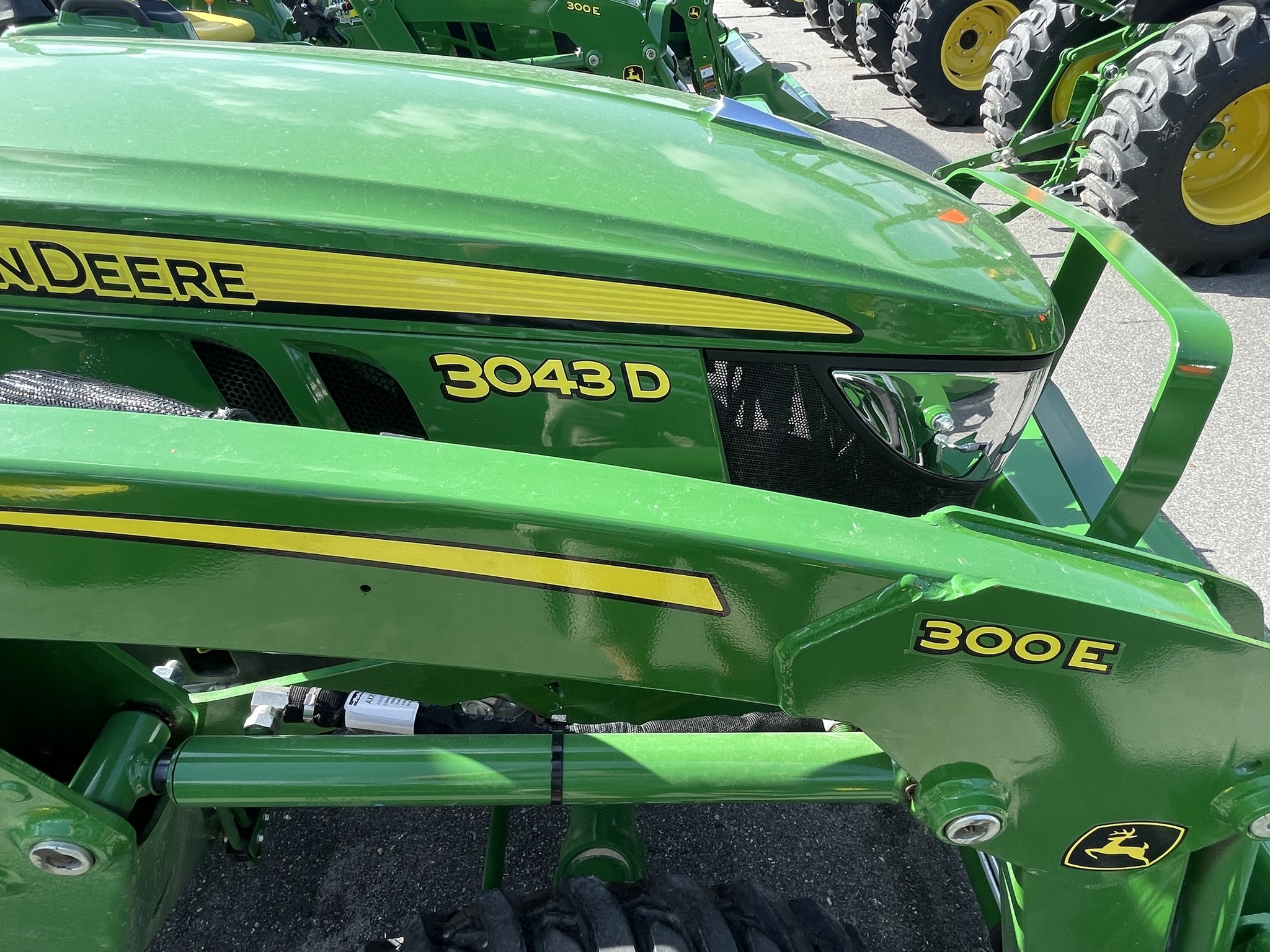 2022 John Deere 3043D Image 3
