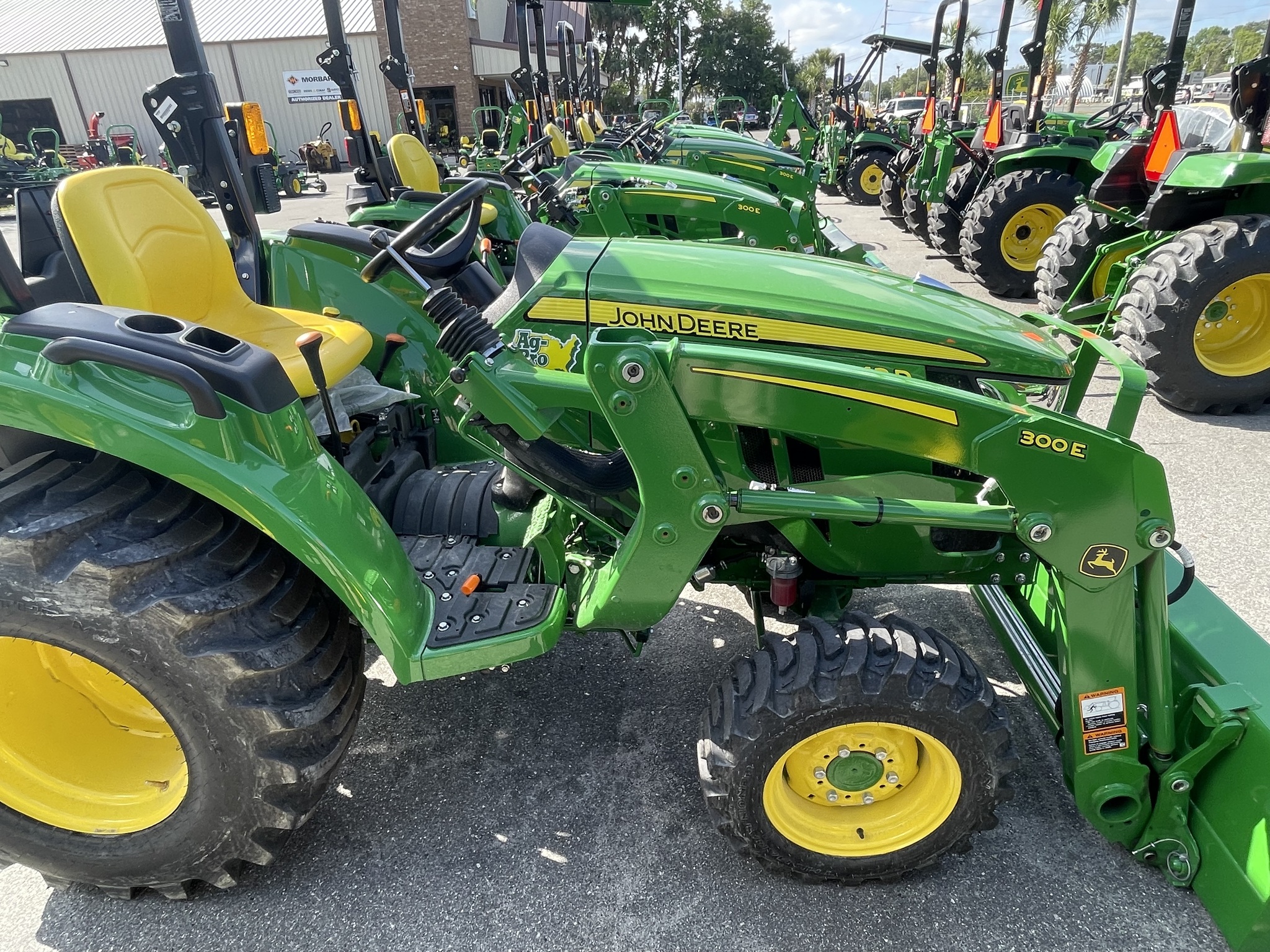 2022 John Deere 3043D Image 4
