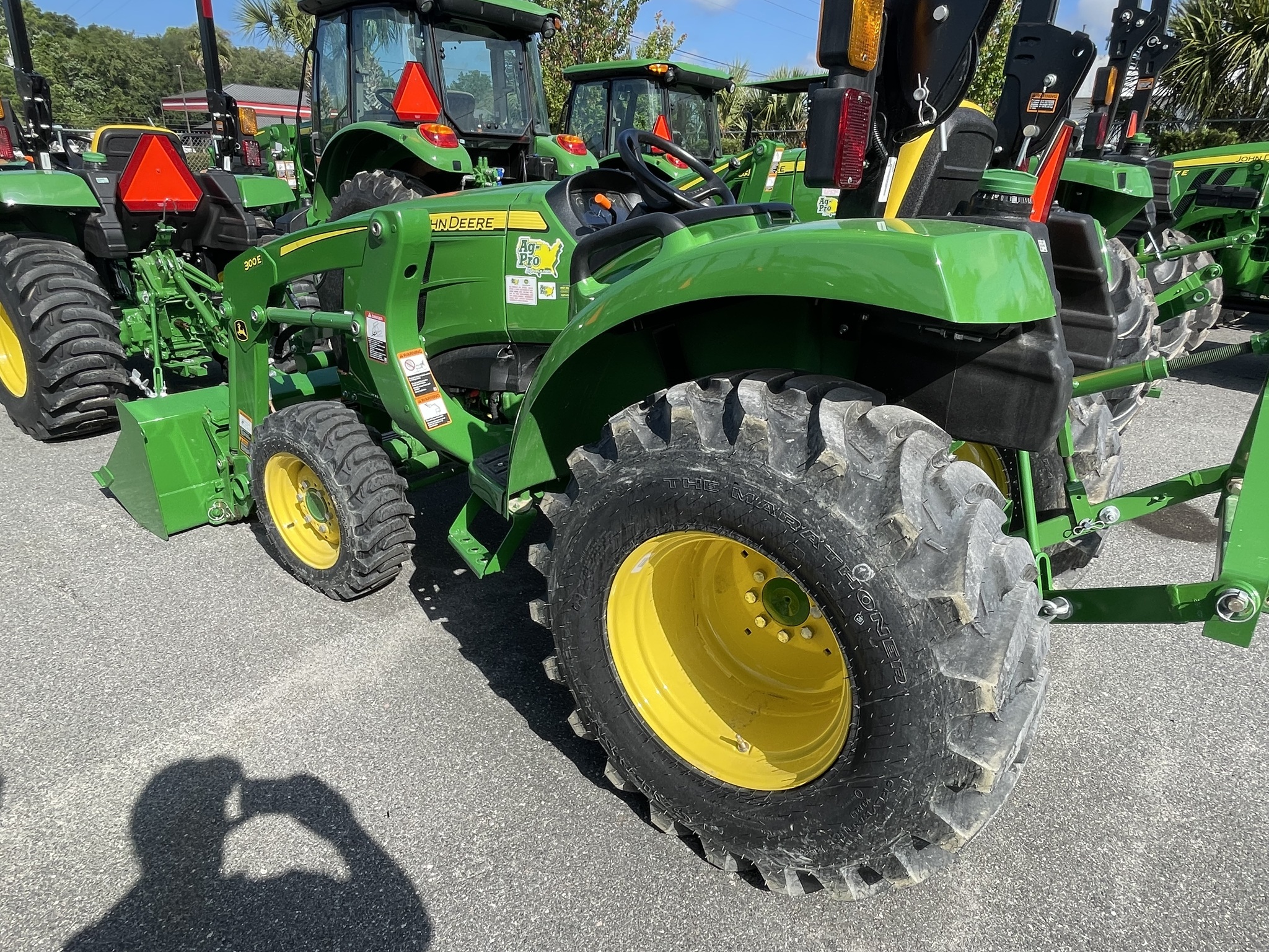 2022 John Deere 3043D Image 2