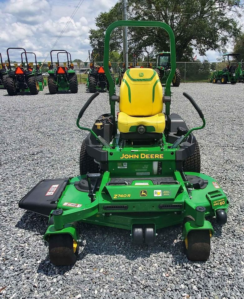 2025 John Deere Z740R Image 8