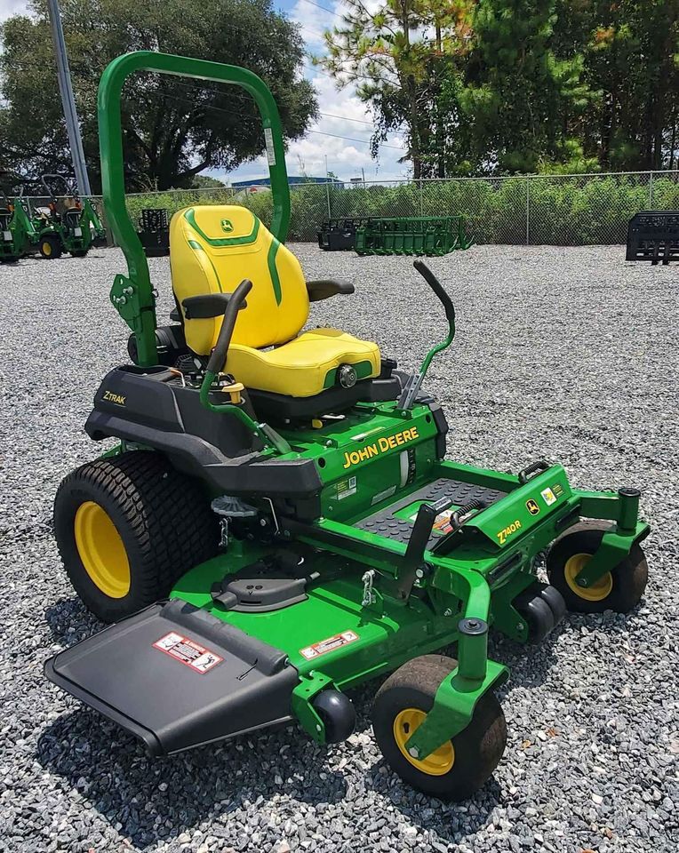 2025 John Deere Z740R Image 2