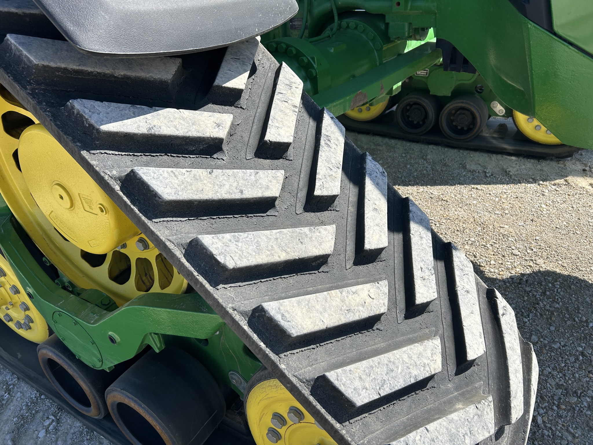  2023 John Deere 8RX 370 at Heritage Tractor in Atchison, KS