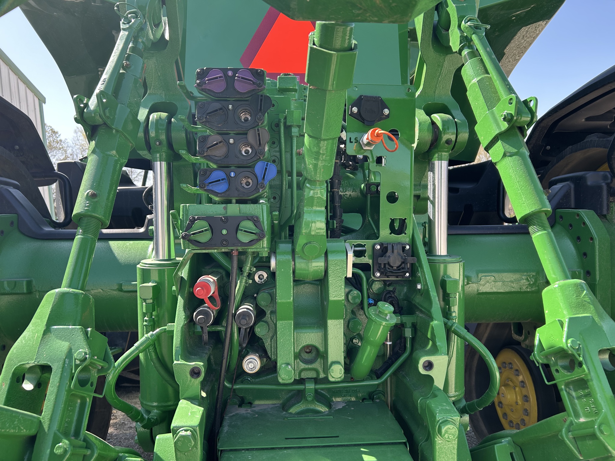  2023 John Deere 8RX 370 at Heritage Tractor in Atchison, KS