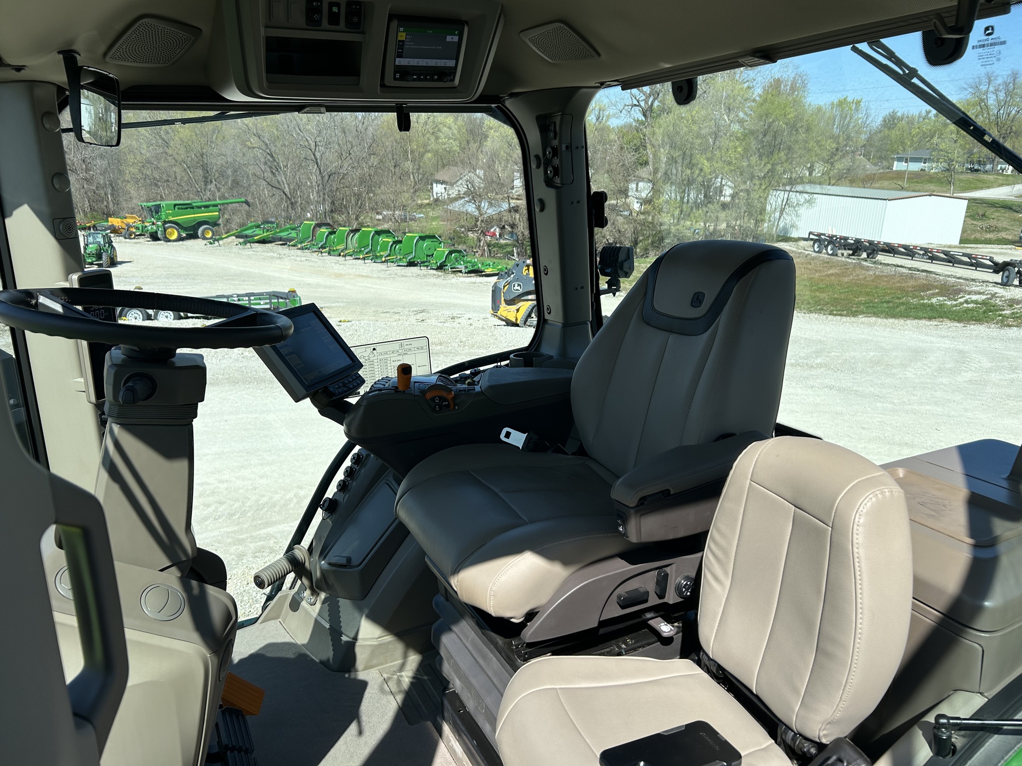  2023 John Deere 8RX 370 at Heritage Tractor in Atchison, KS