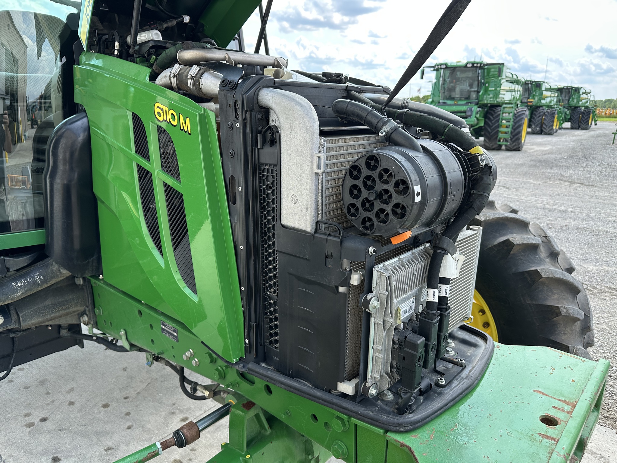 2021 John Deere 6110M Image 18