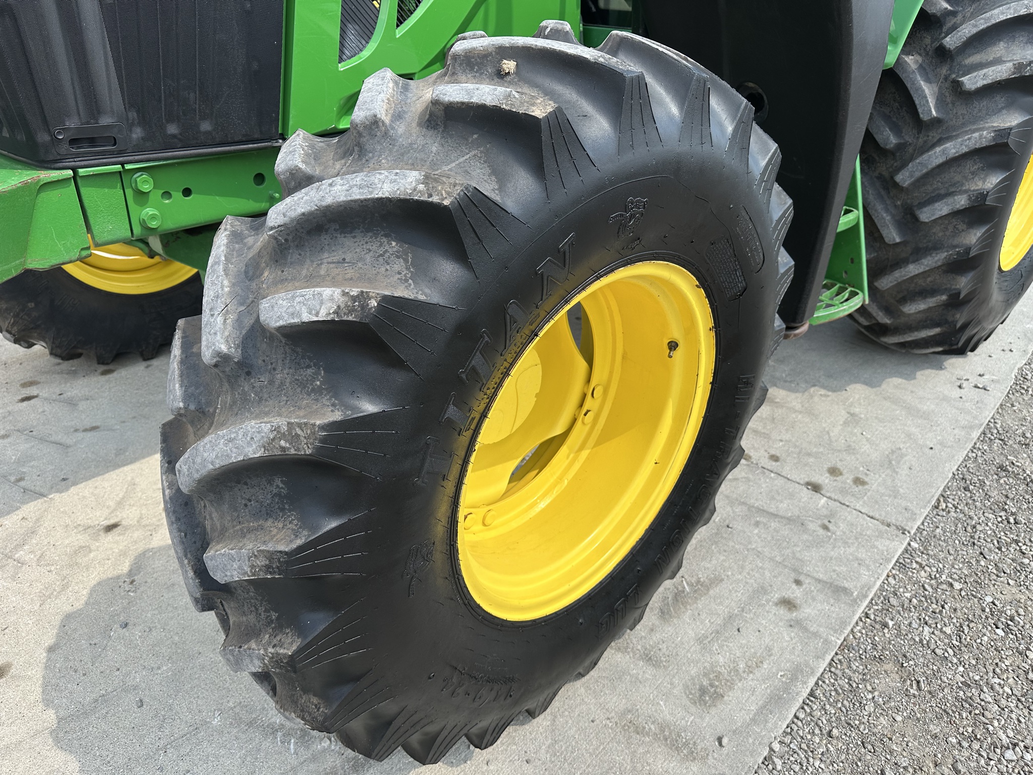 2021 John Deere 6110M Image 16