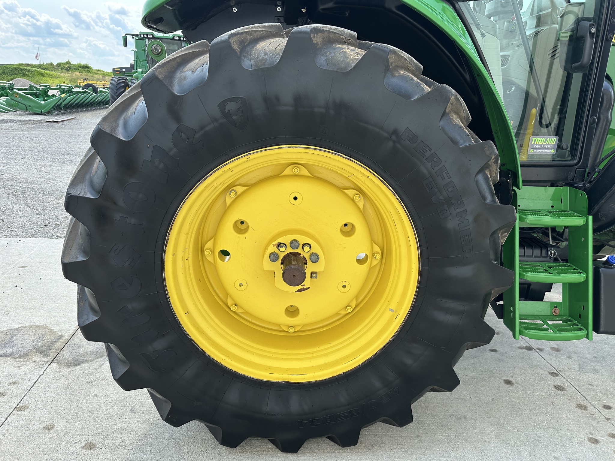2021 John Deere 6110M Image 9