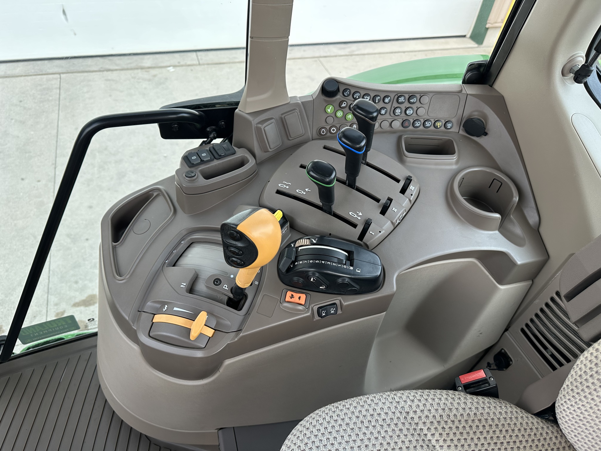 2021 John Deere 6110M Image 21