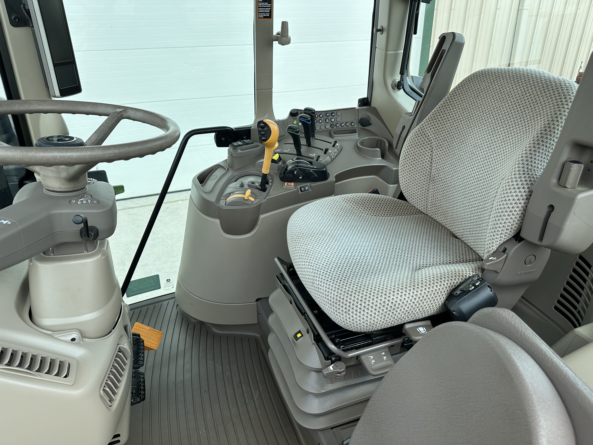 2021 John Deere 6110M Image 22