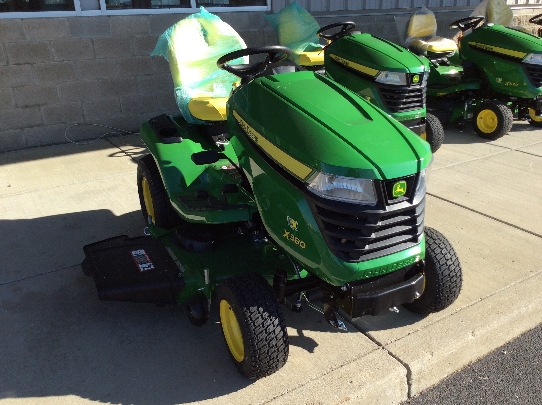 2025 John Deere X380 Image 3