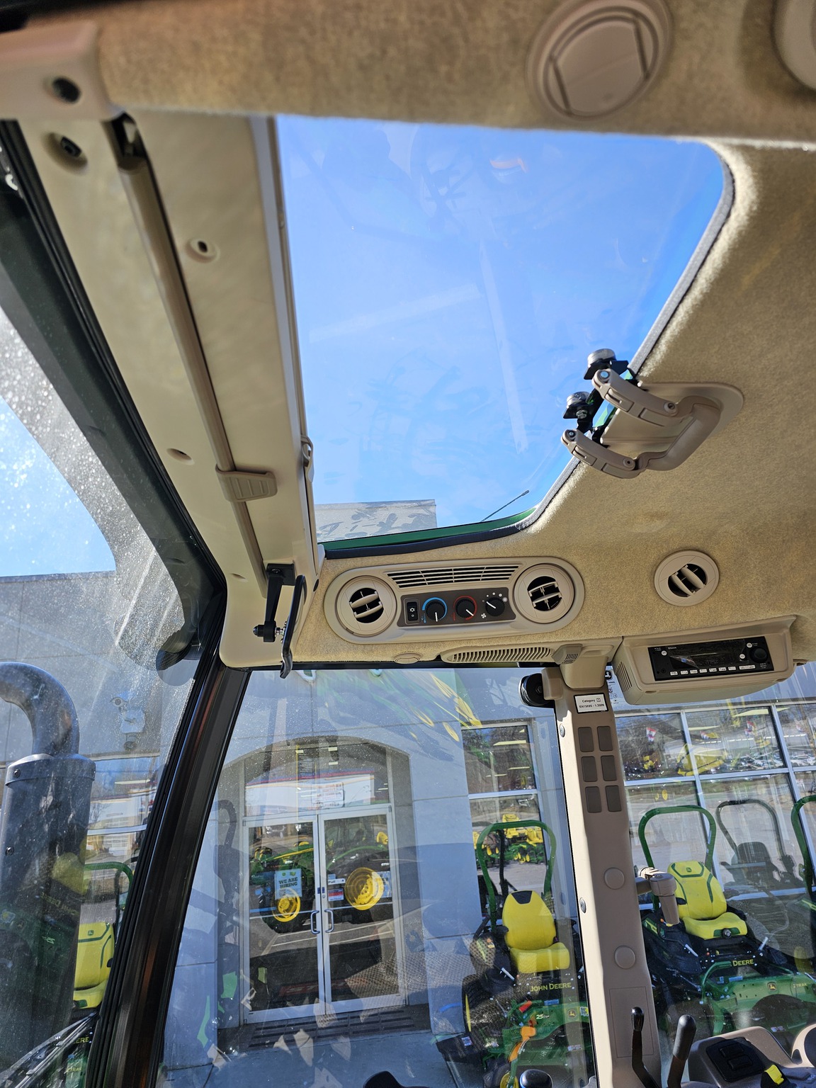 2024 John Deere 5075E Image 15