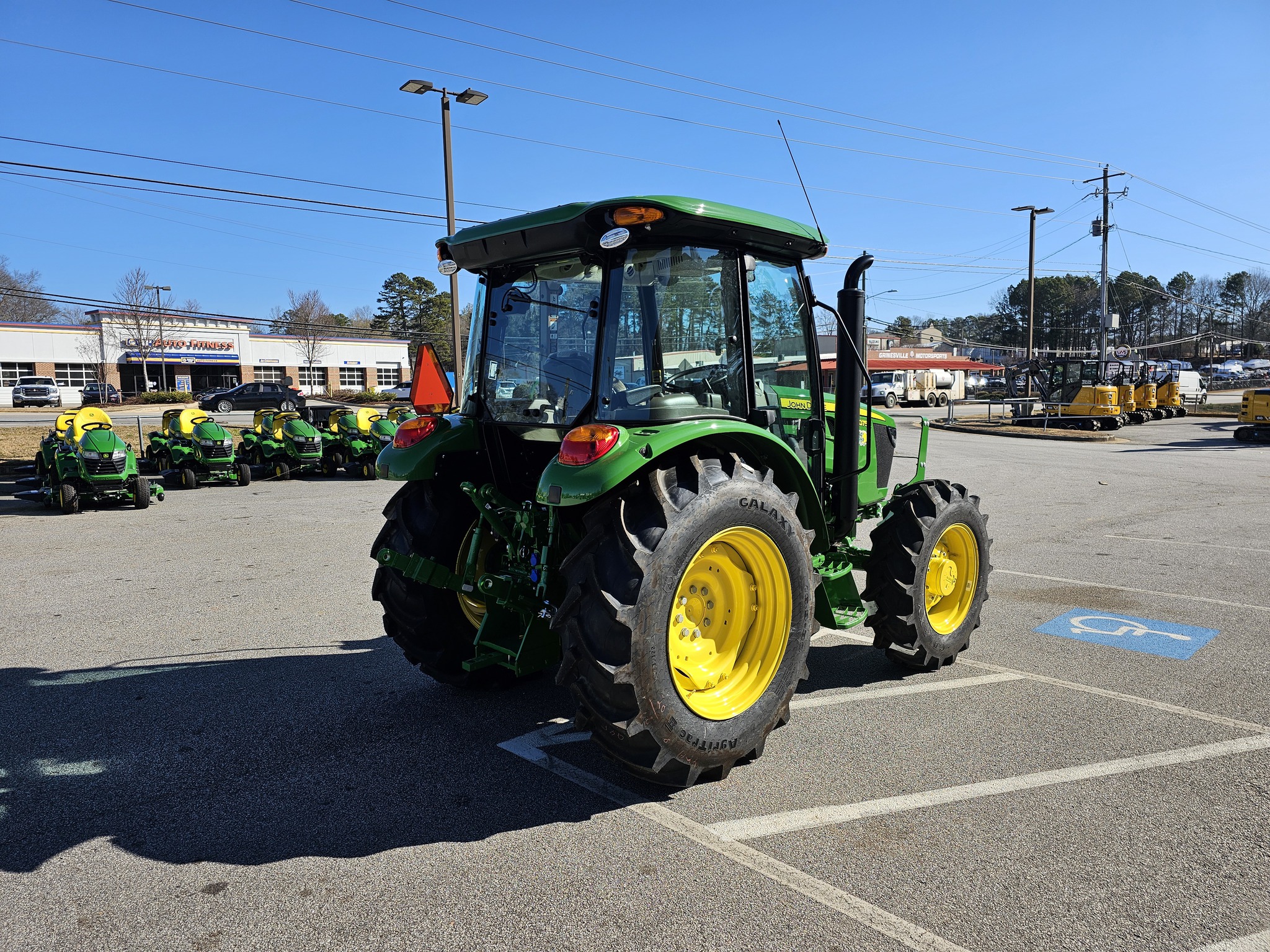 2024 John Deere 5075E Image 9