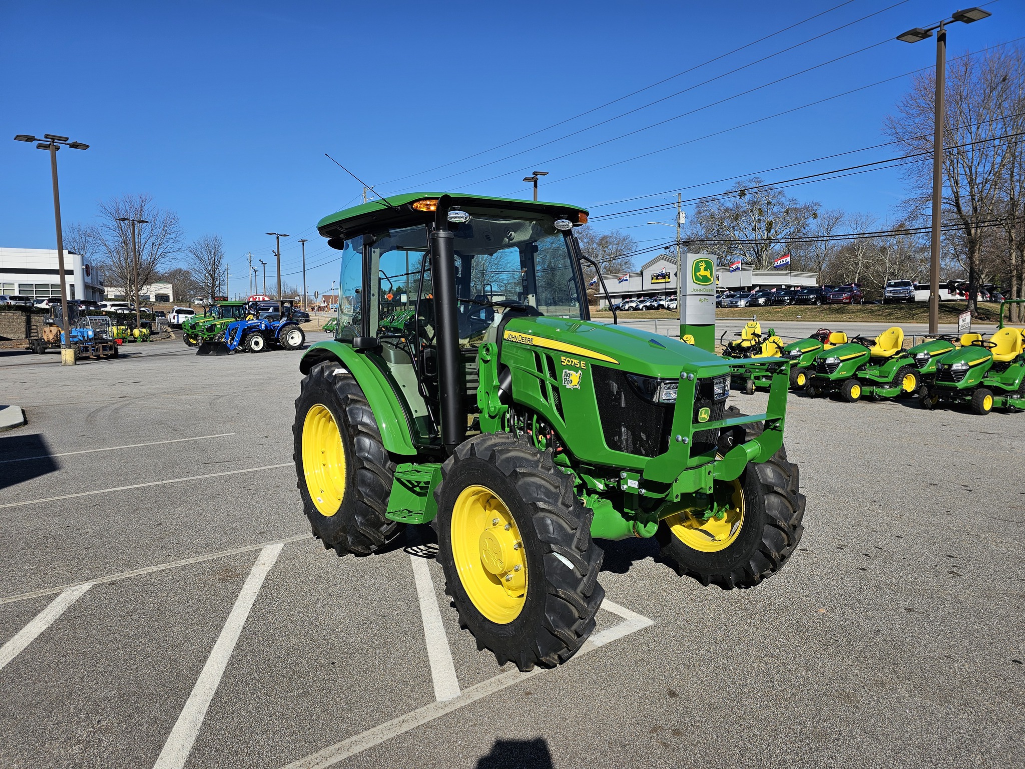 2024 John Deere 5075E Image 2