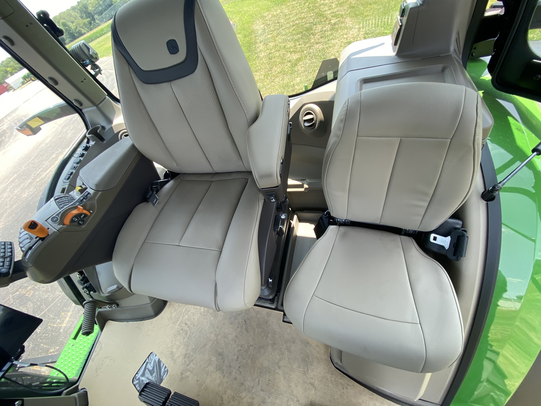 2024 John Deere 8R 310 Image 18