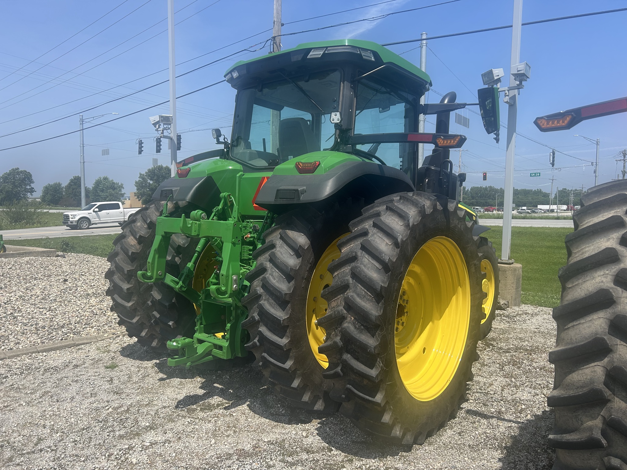 2023 John Deere 8R 250 Image 3