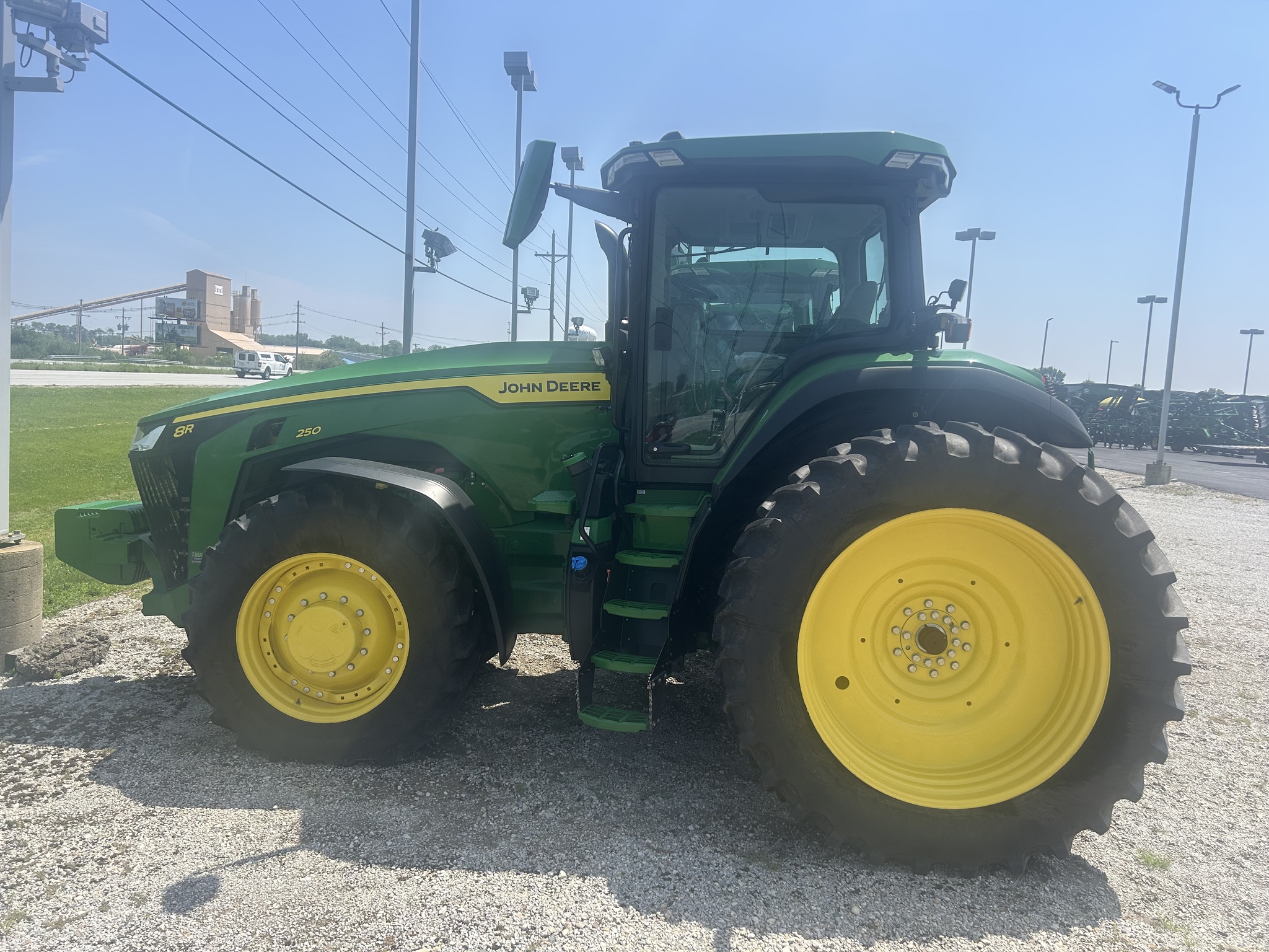 2023 John Deere 8R 250 Image 5