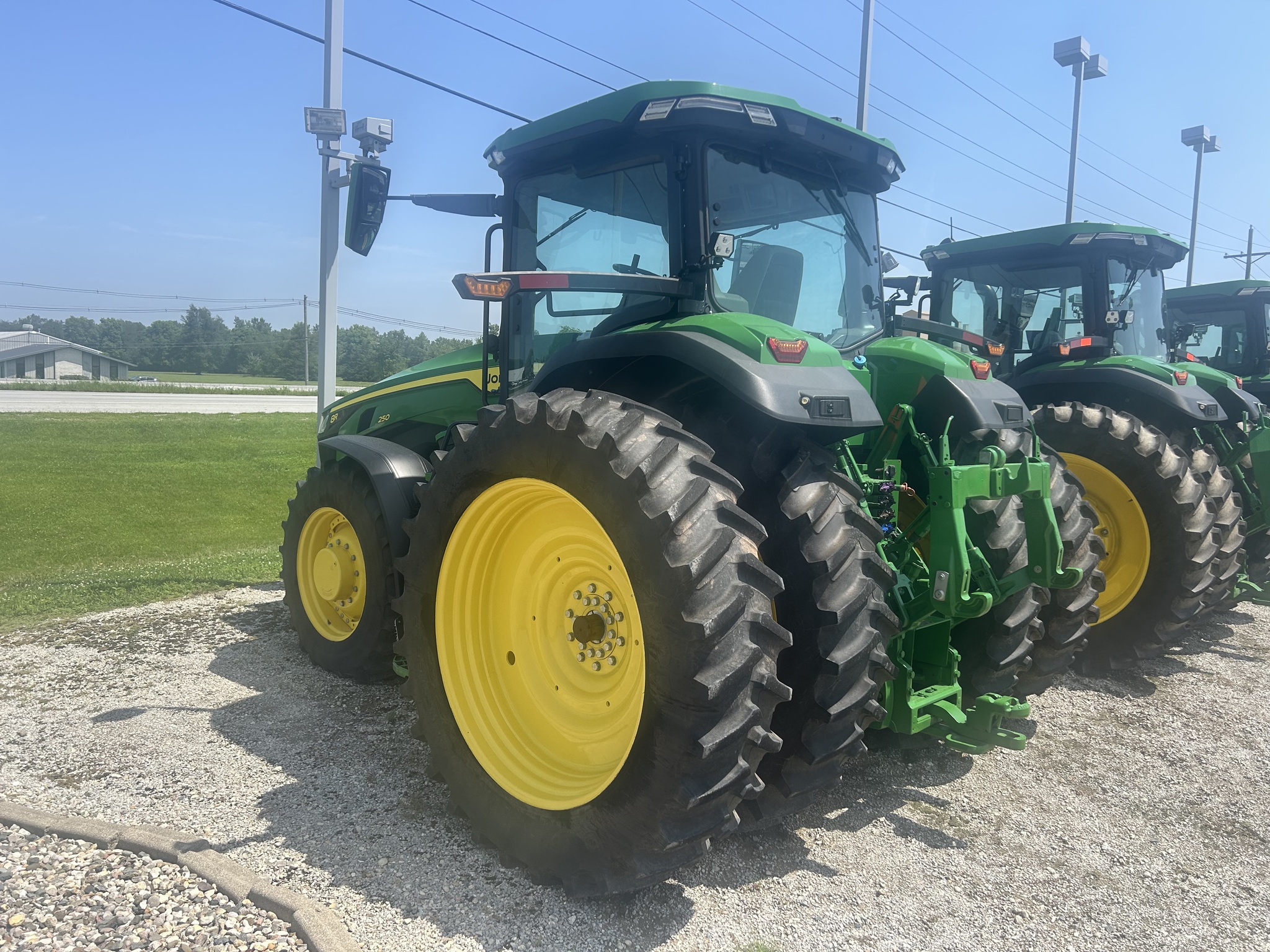 2023 John Deere 8R 250 Image 4