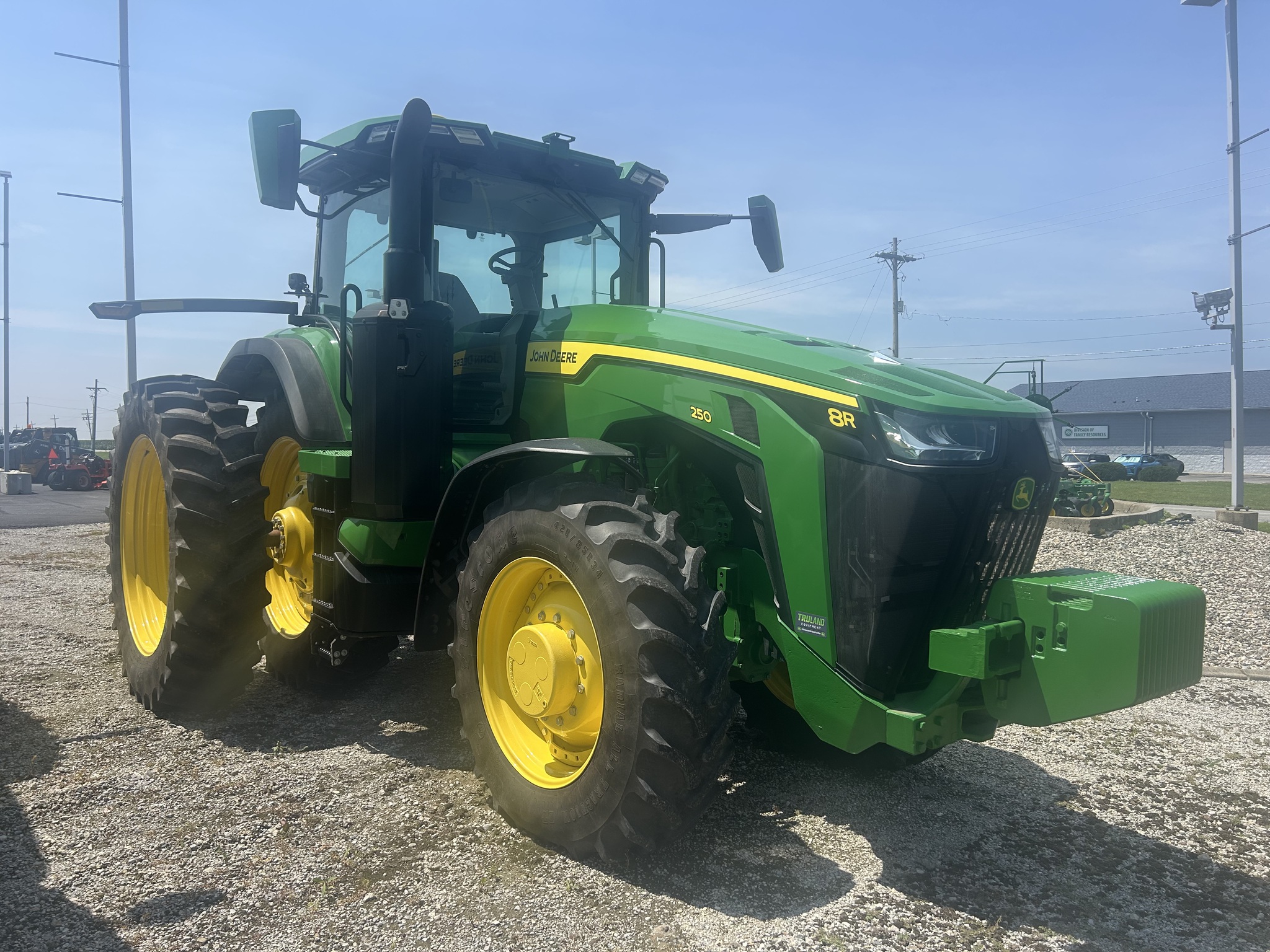 2023 John Deere 8R 250 Image 1