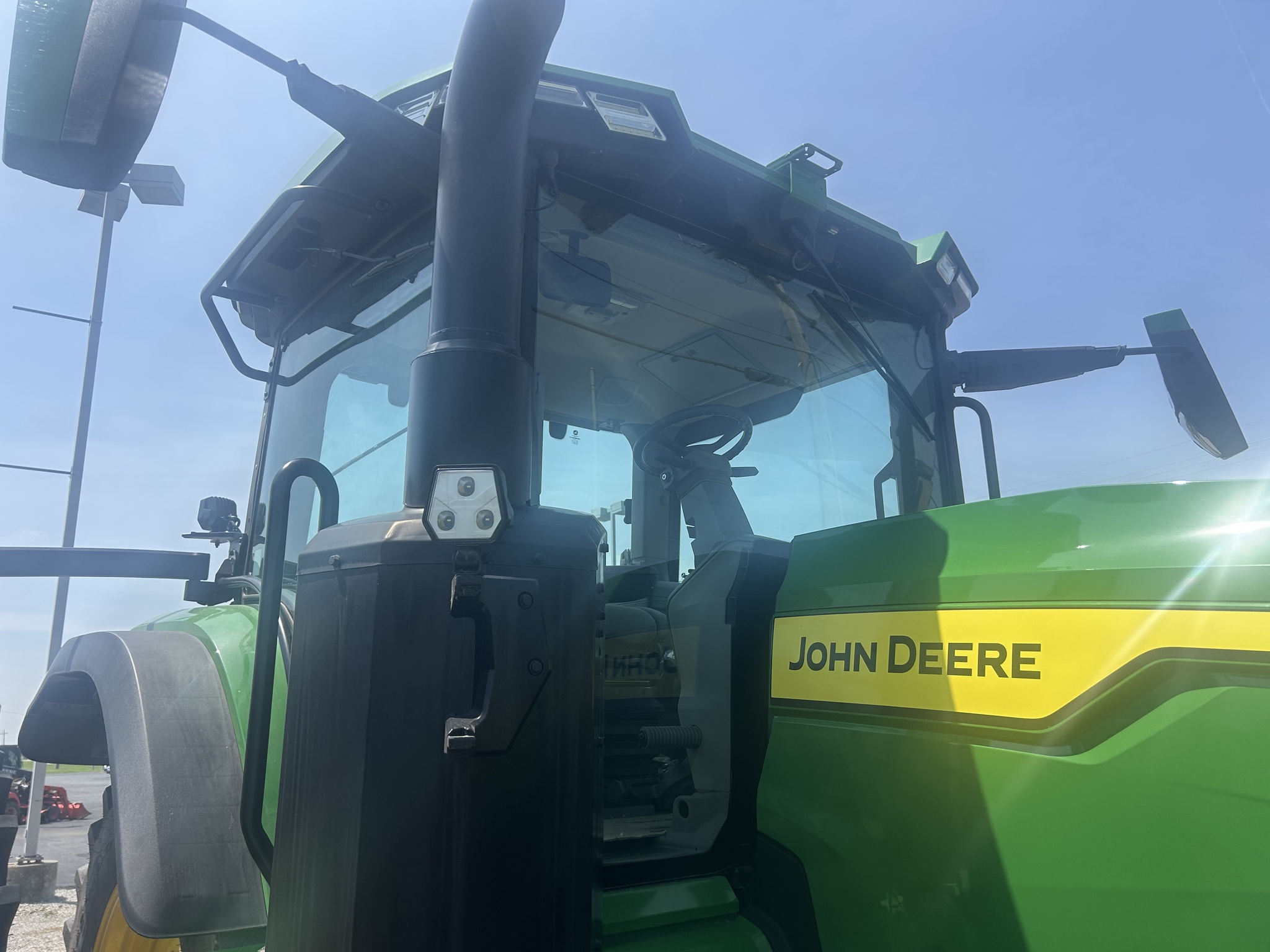 2023 John Deere 8R 250 Image 9