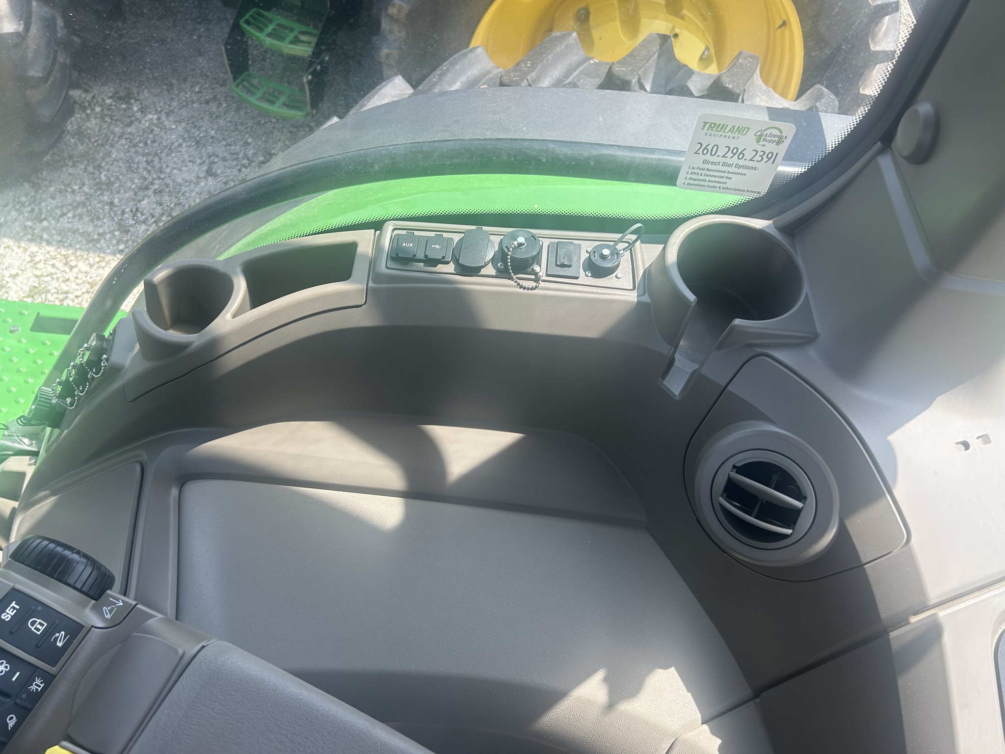 2023 John Deere 8R 250 Image 16