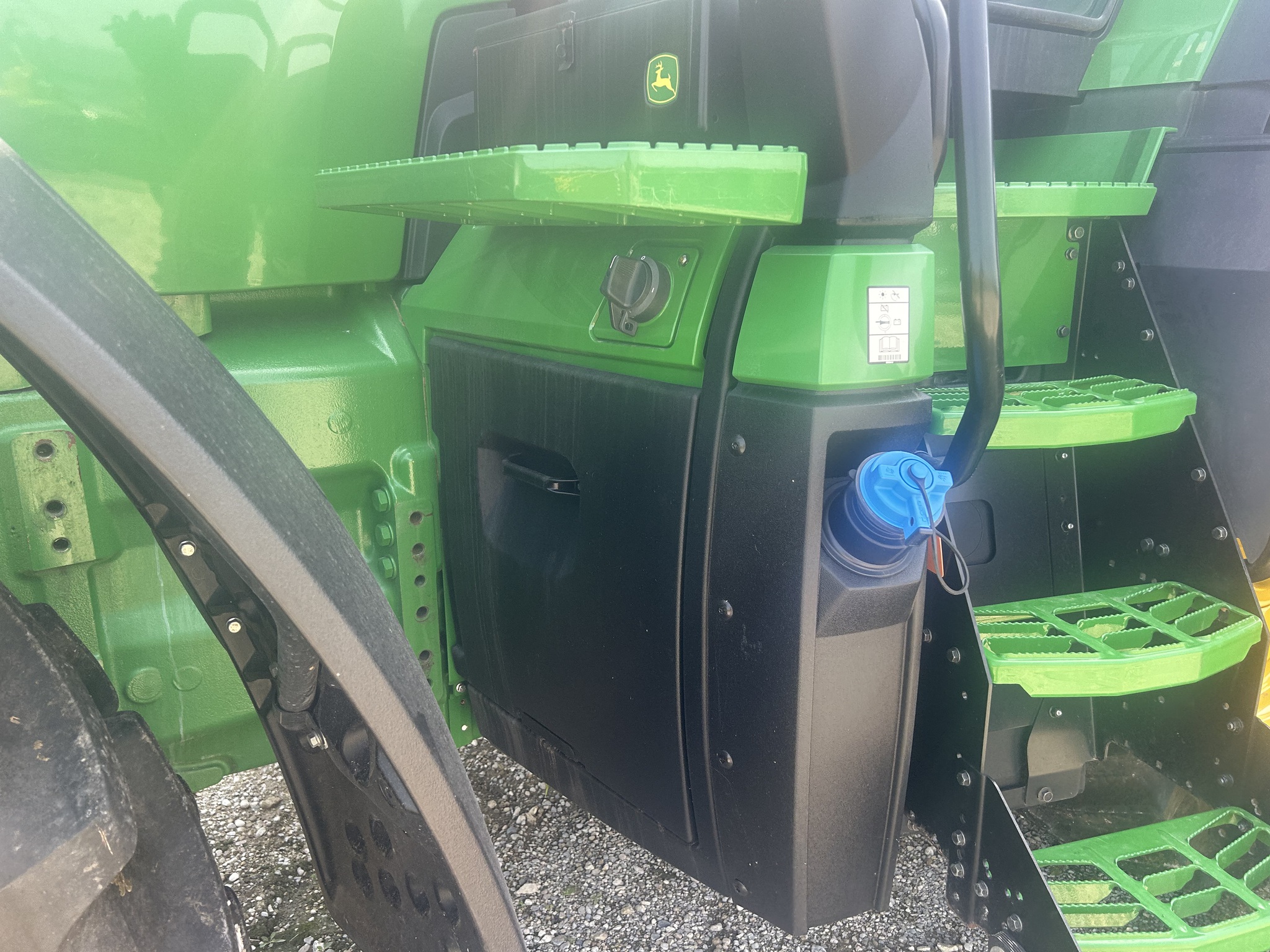 2023 John Deere 8R 250 Image 11
