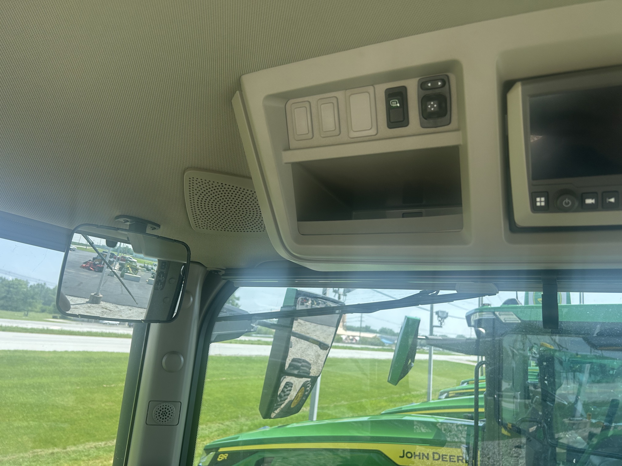 2023 John Deere 8R 250 Image 17