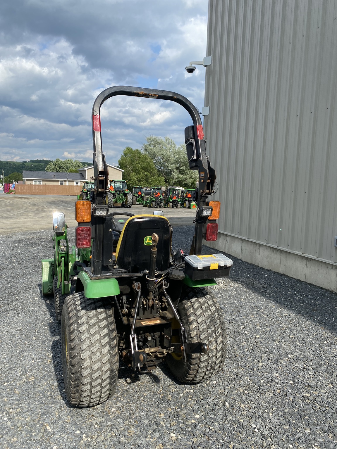 2013 John Deere 2025R Image 3