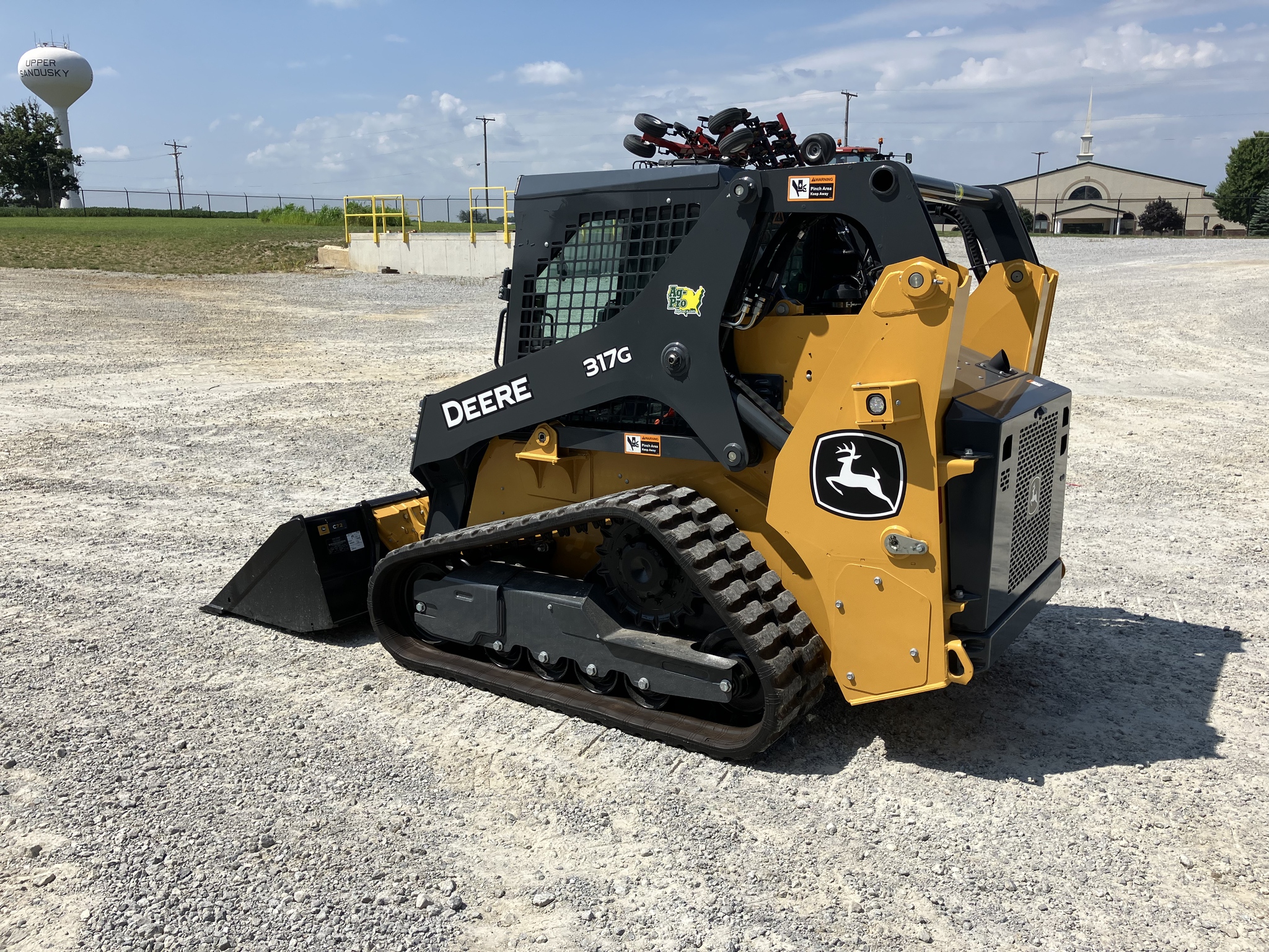 2025 John Deere 317G Image 6