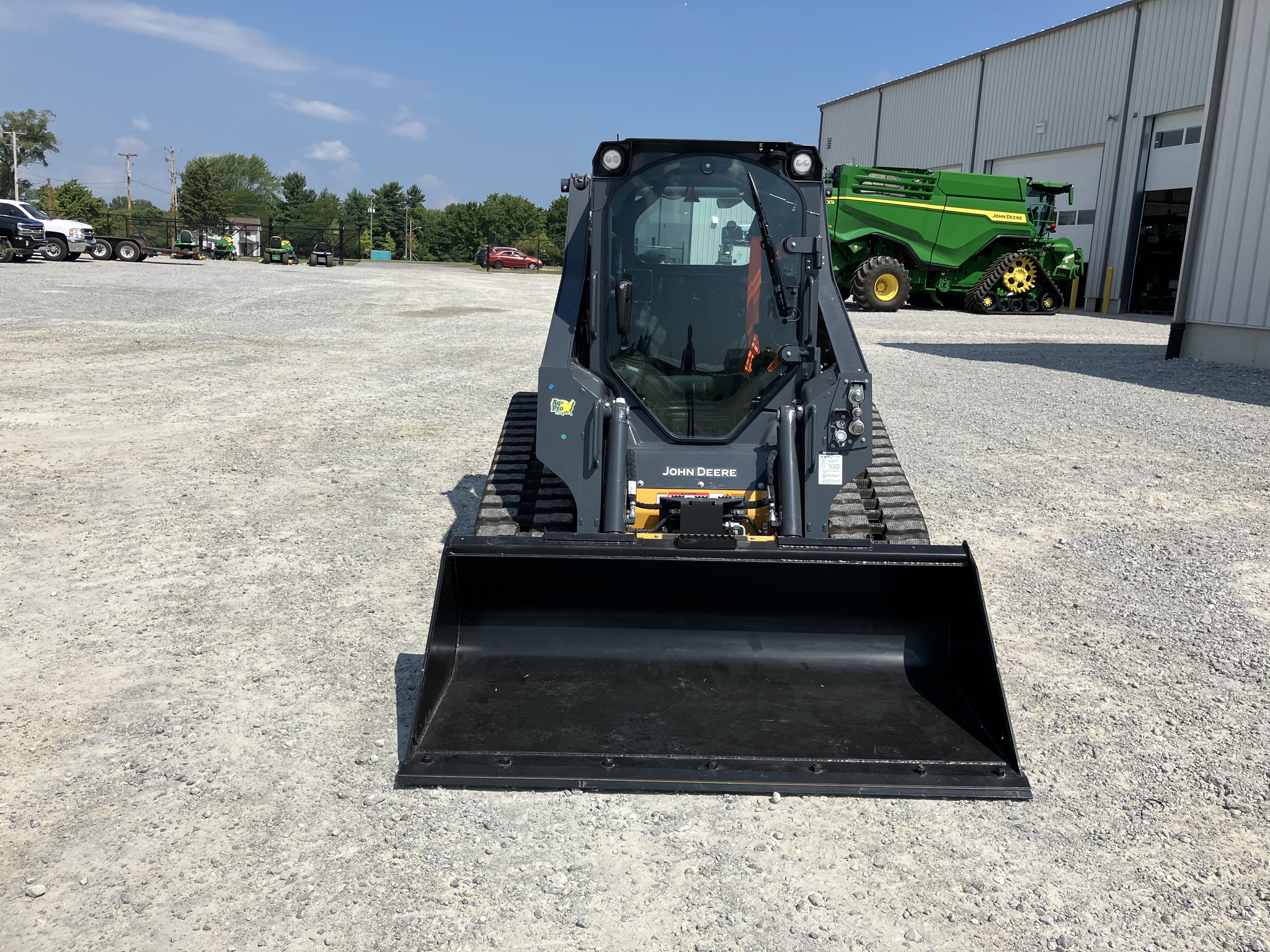 2025 John Deere 317G Image 3